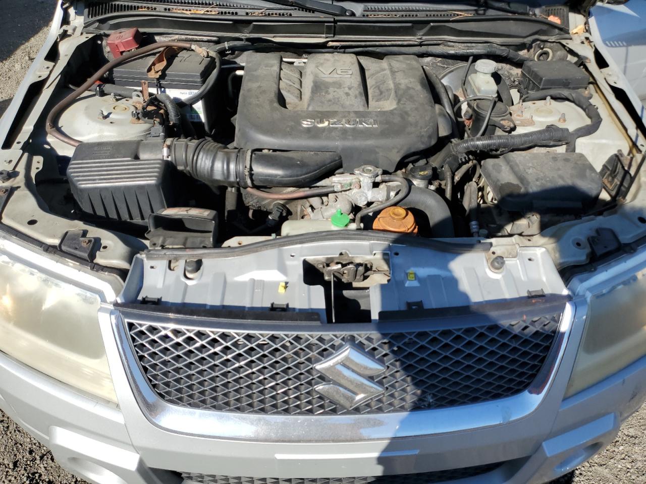 2006 Suzuki Grand Vitara Premium Silver vin: JS3TD943064100953