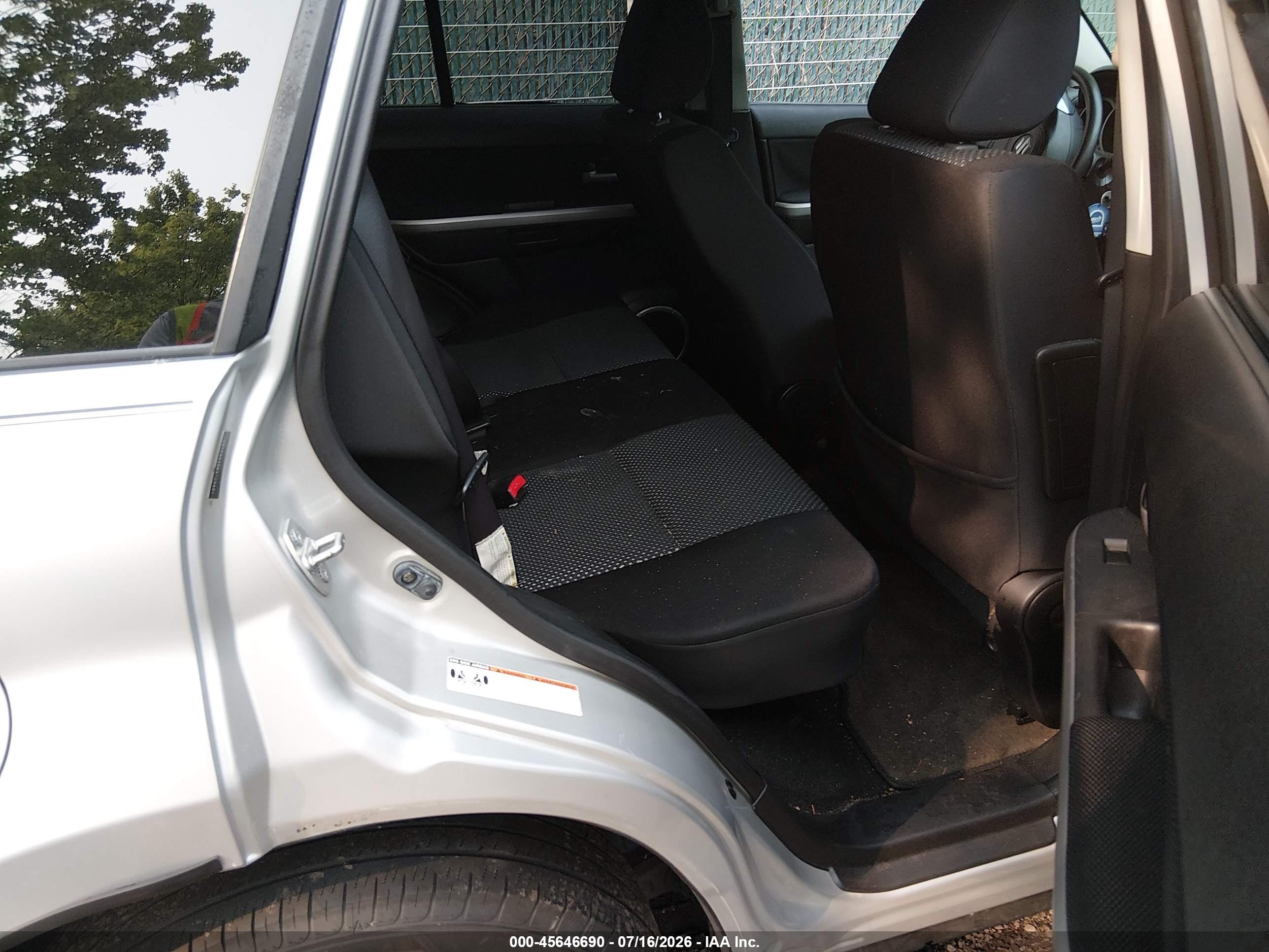 2006 Suzuki Grand Vitara Premium Silver vin: JS3TD943564103301