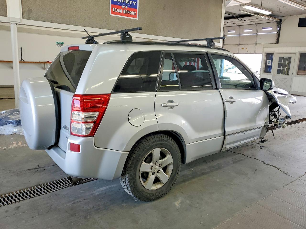 2006 Suzuki Grand Vitara Xsport Silver vin: JS3TD944164102185