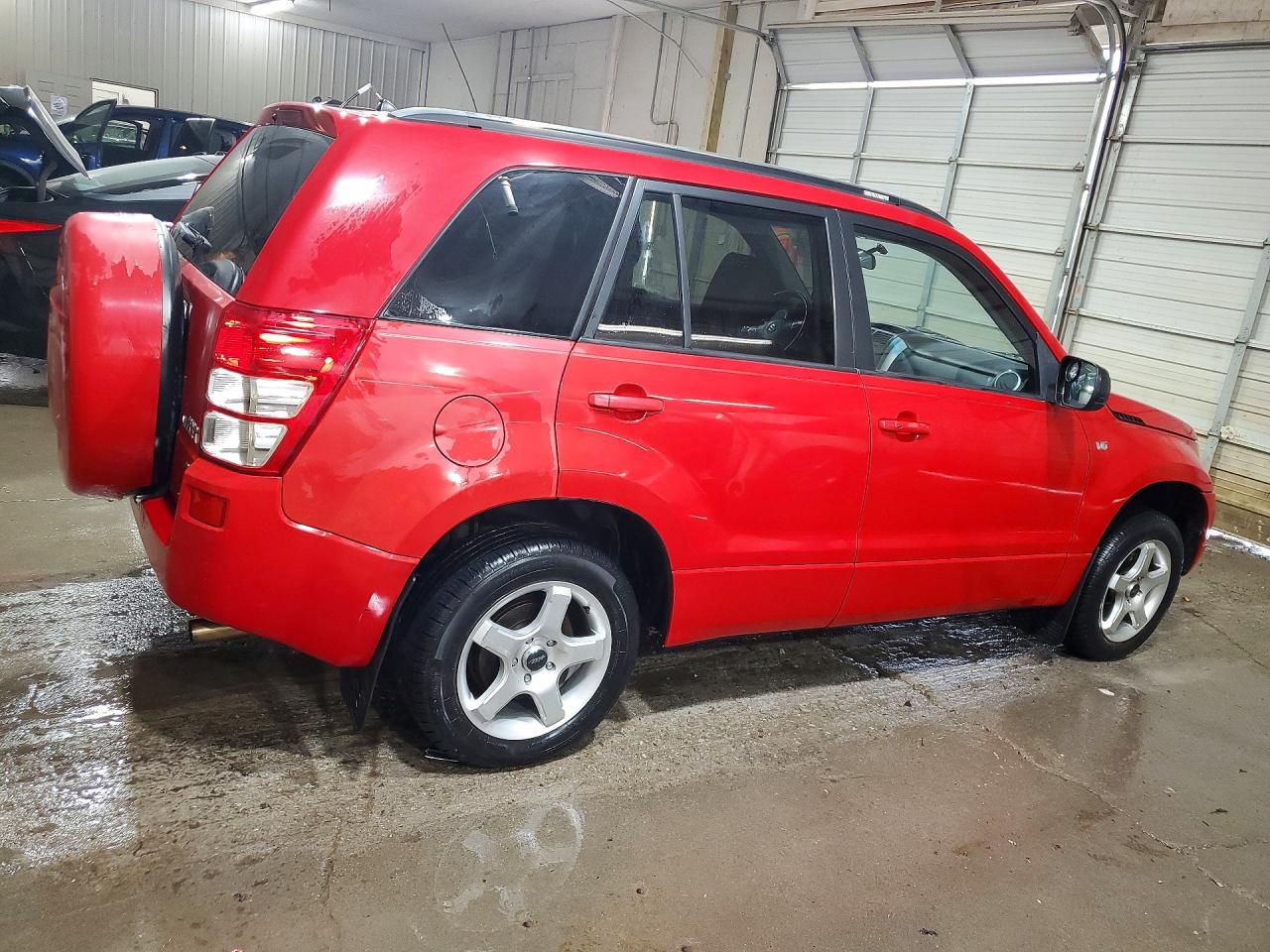 2006 Suzuki Grand Vitara Luxury Red vin: JS3TD947364103929