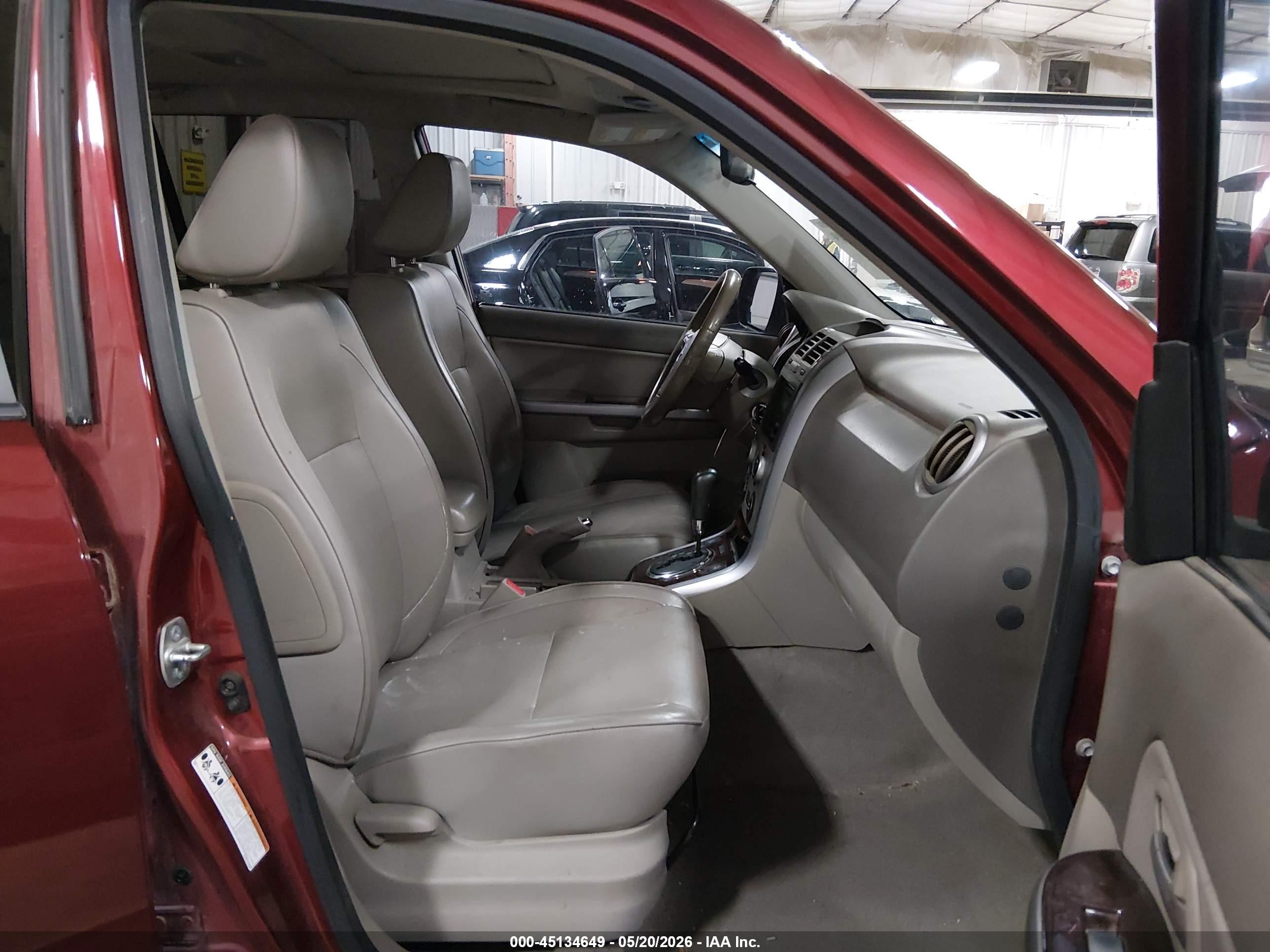 2008 Suzuki Grand Vitara Luxury Red vin: JS3TD947384102346