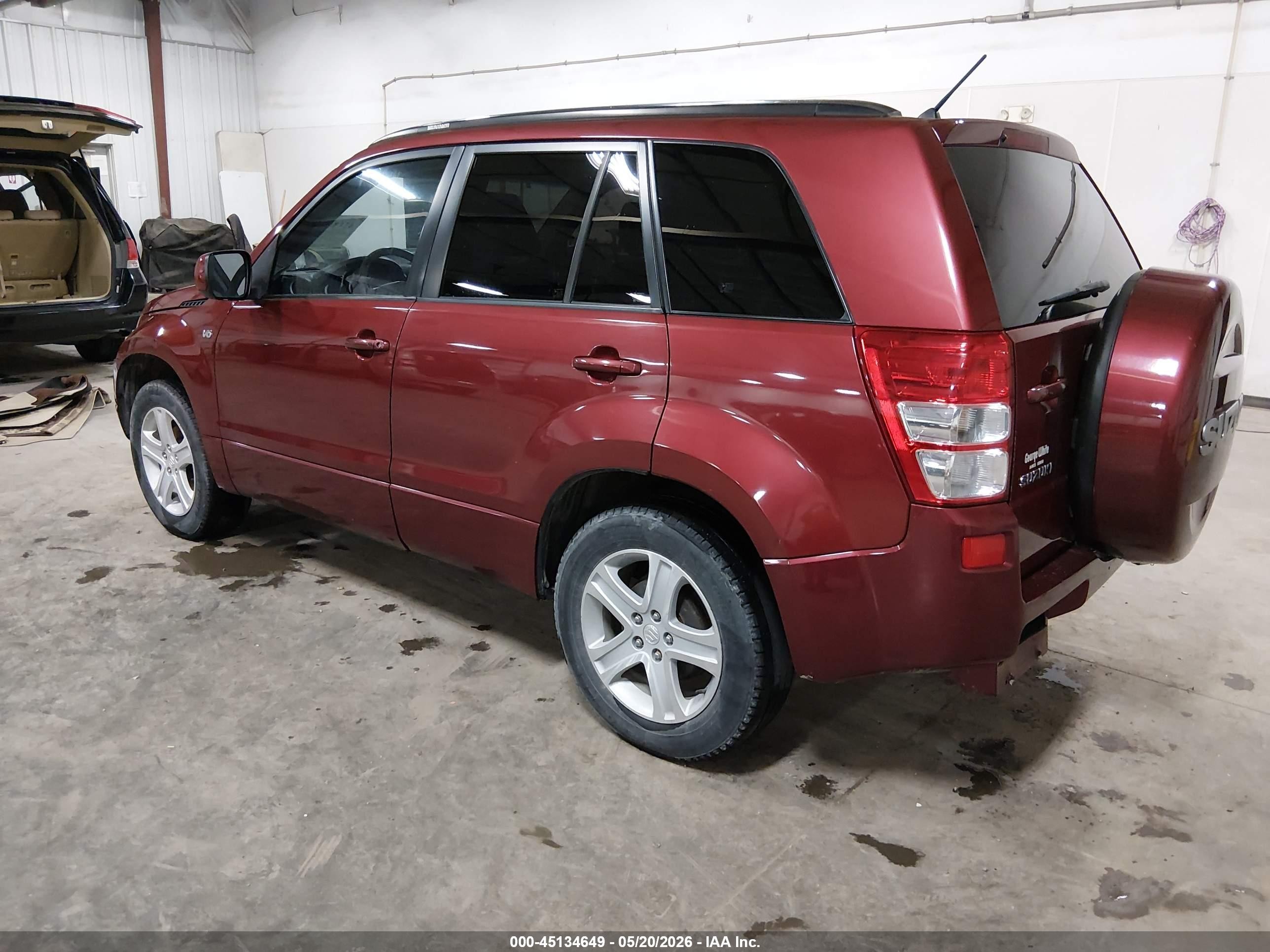 2008 Suzuki Grand Vitara Luxury Red vin: JS3TD947384102346