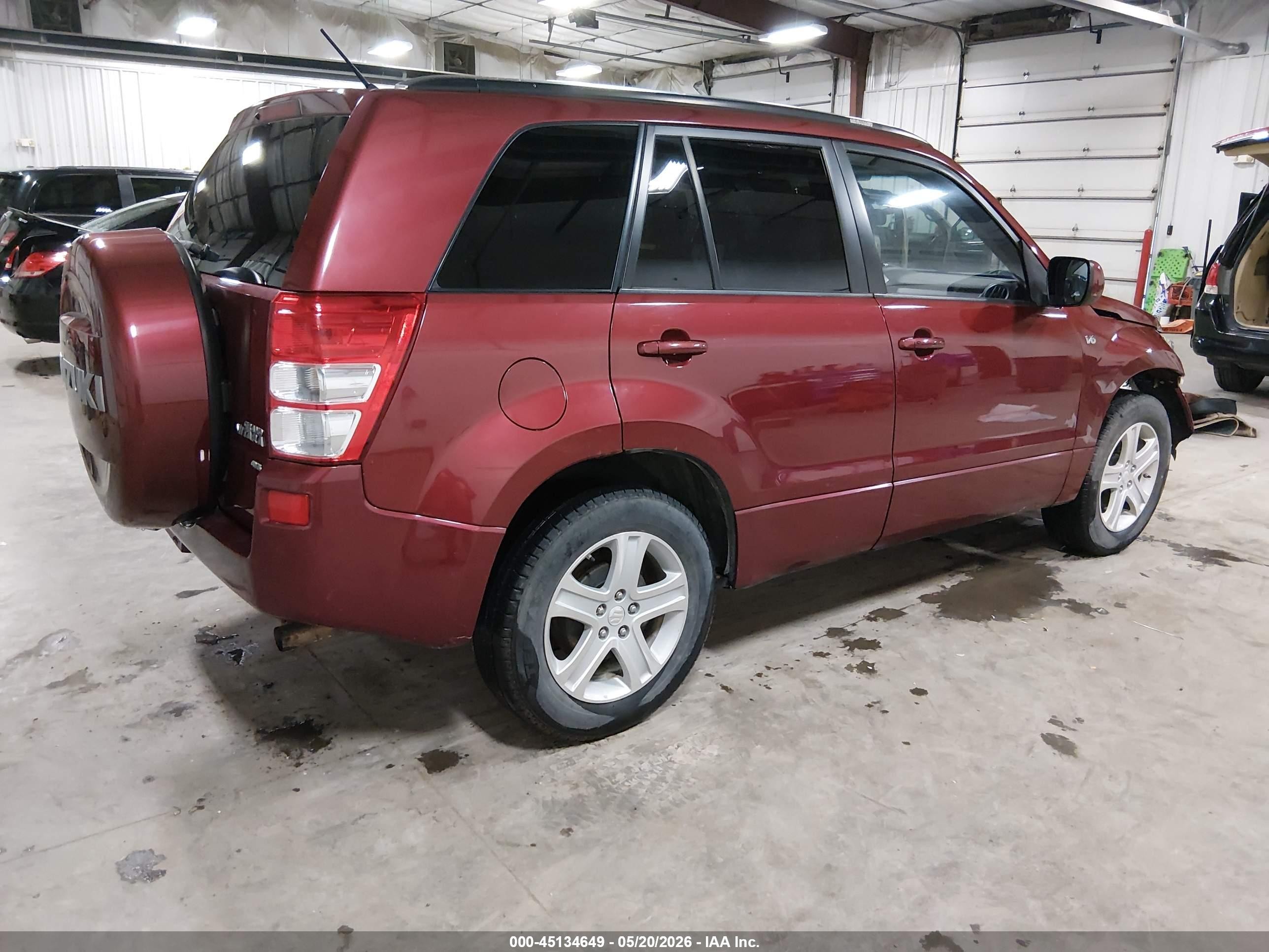 2008 Suzuki Grand Vitara Luxury Red vin: JS3TD947384102346