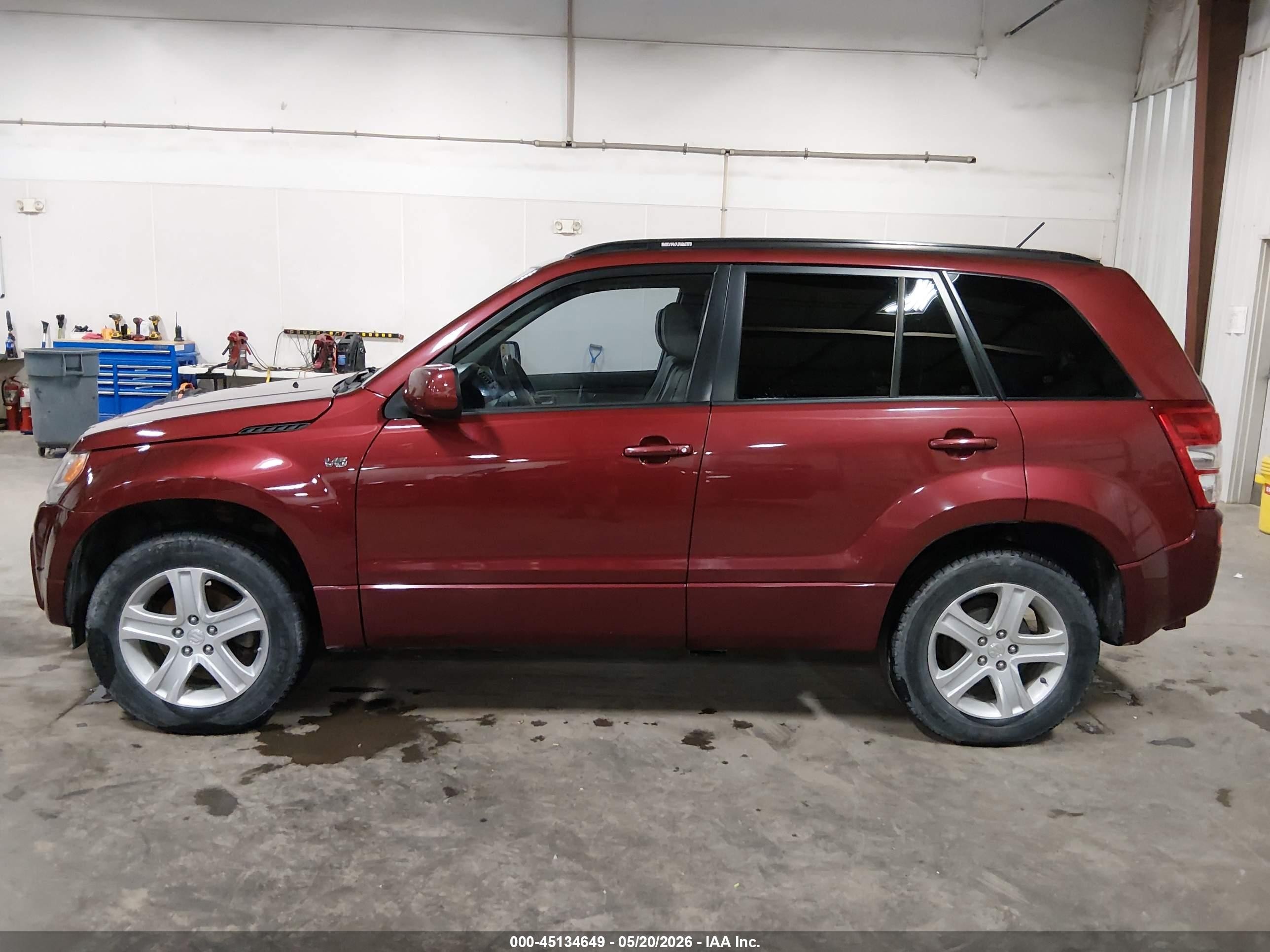 2008 Suzuki Grand Vitara Luxury Red vin: JS3TD947384102346