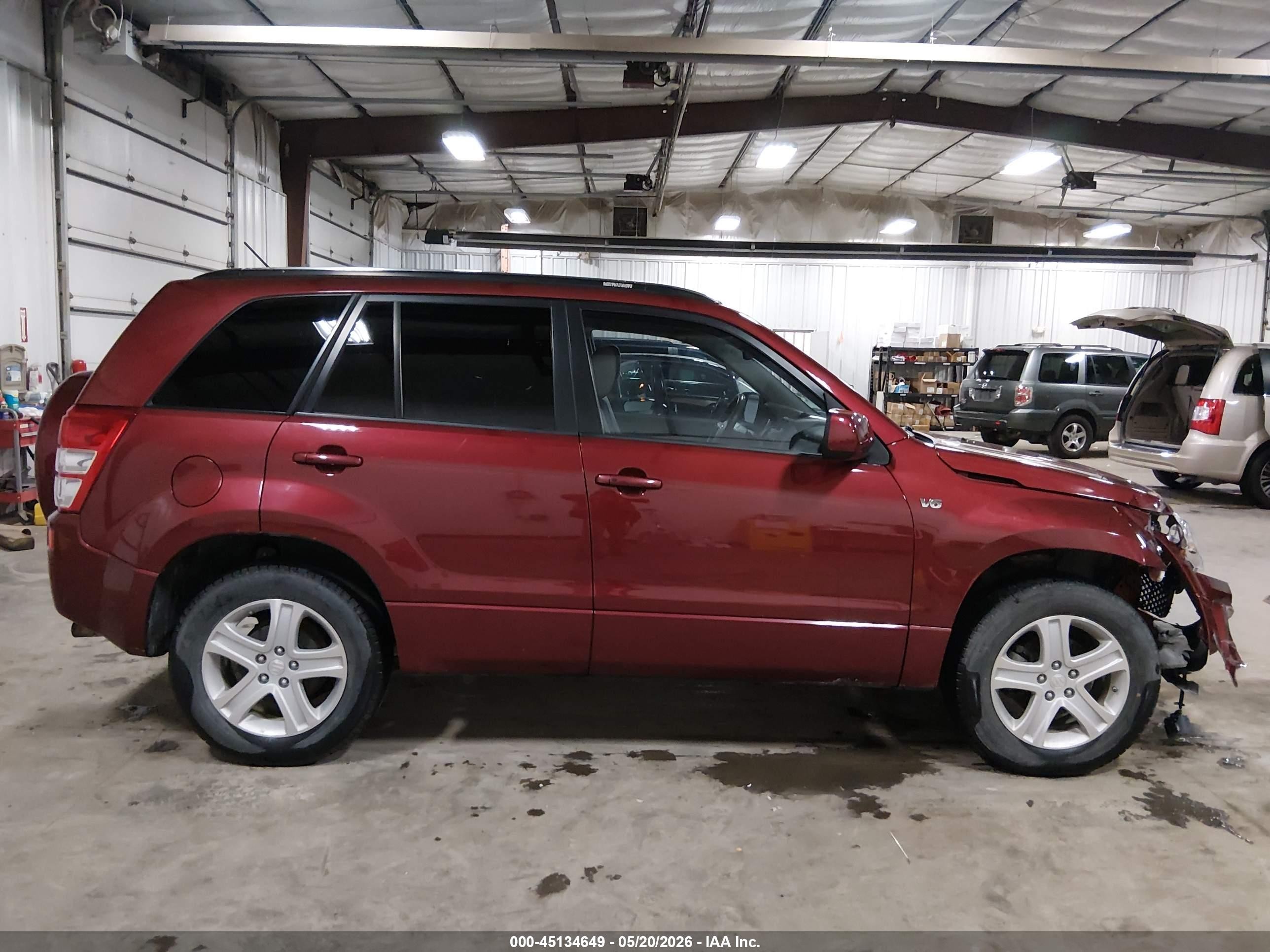 2008 Suzuki Grand Vitara Luxury Red vin: JS3TD947384102346
