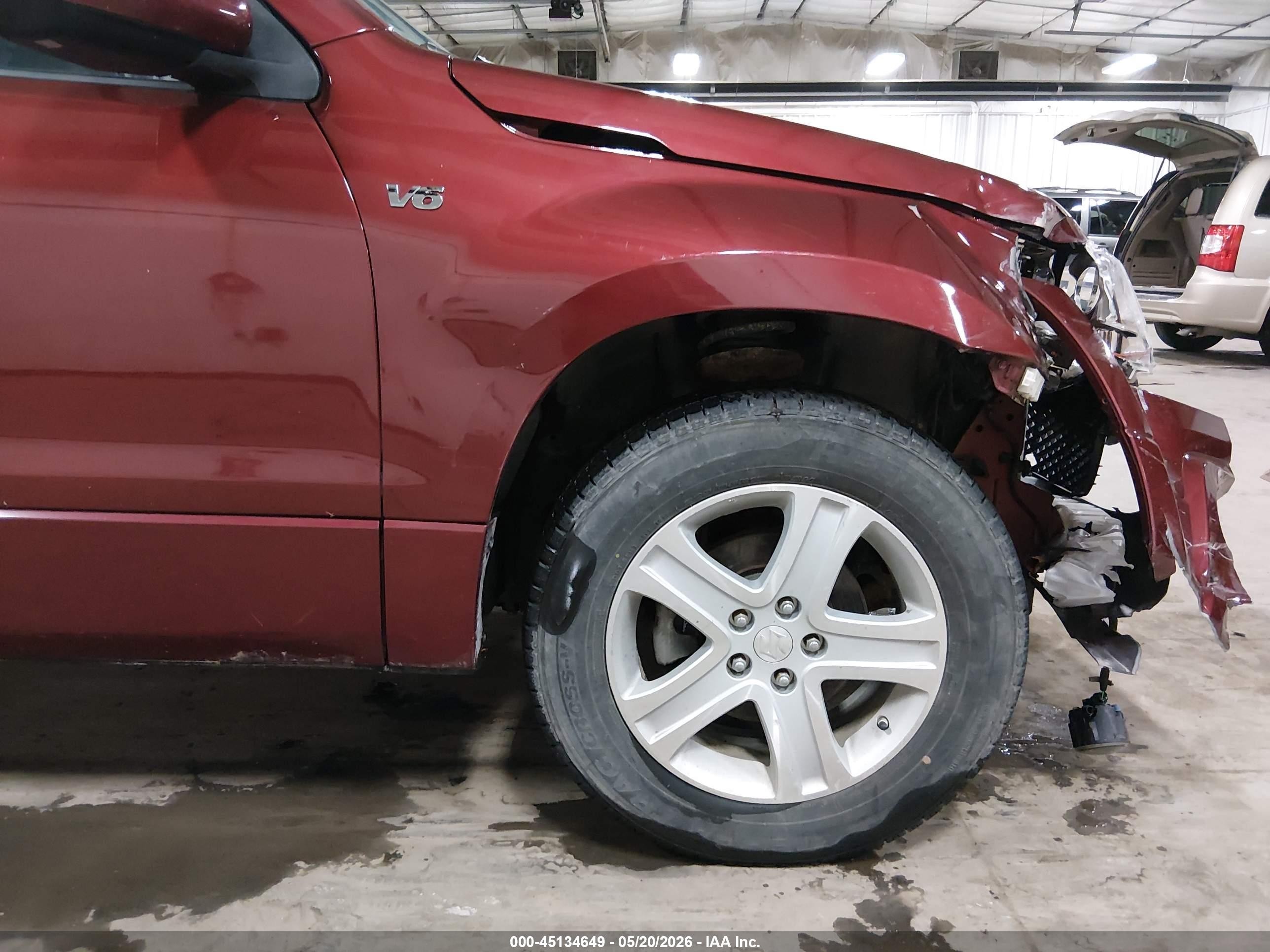2008 Suzuki Grand Vitara Luxury Red vin: JS3TD947384102346