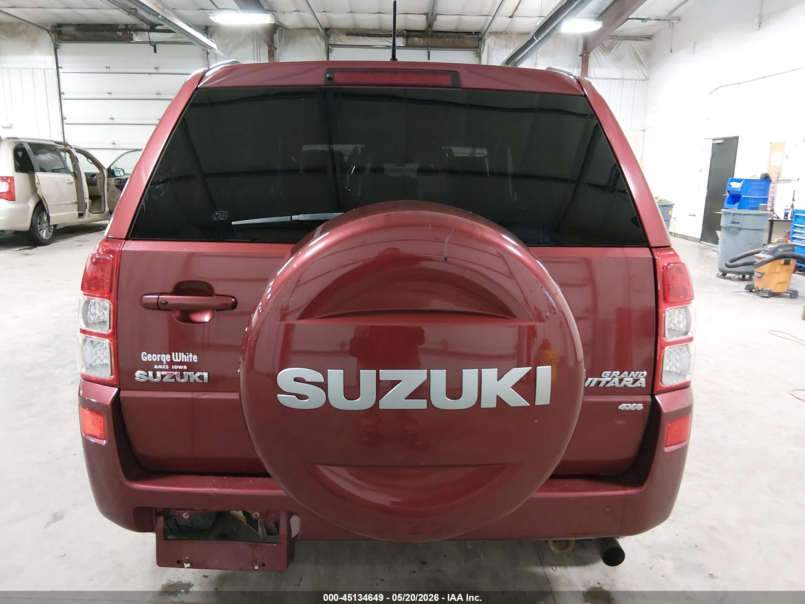 2008 Suzuki Grand Vitara Luxury Red vin: JS3TD947384102346