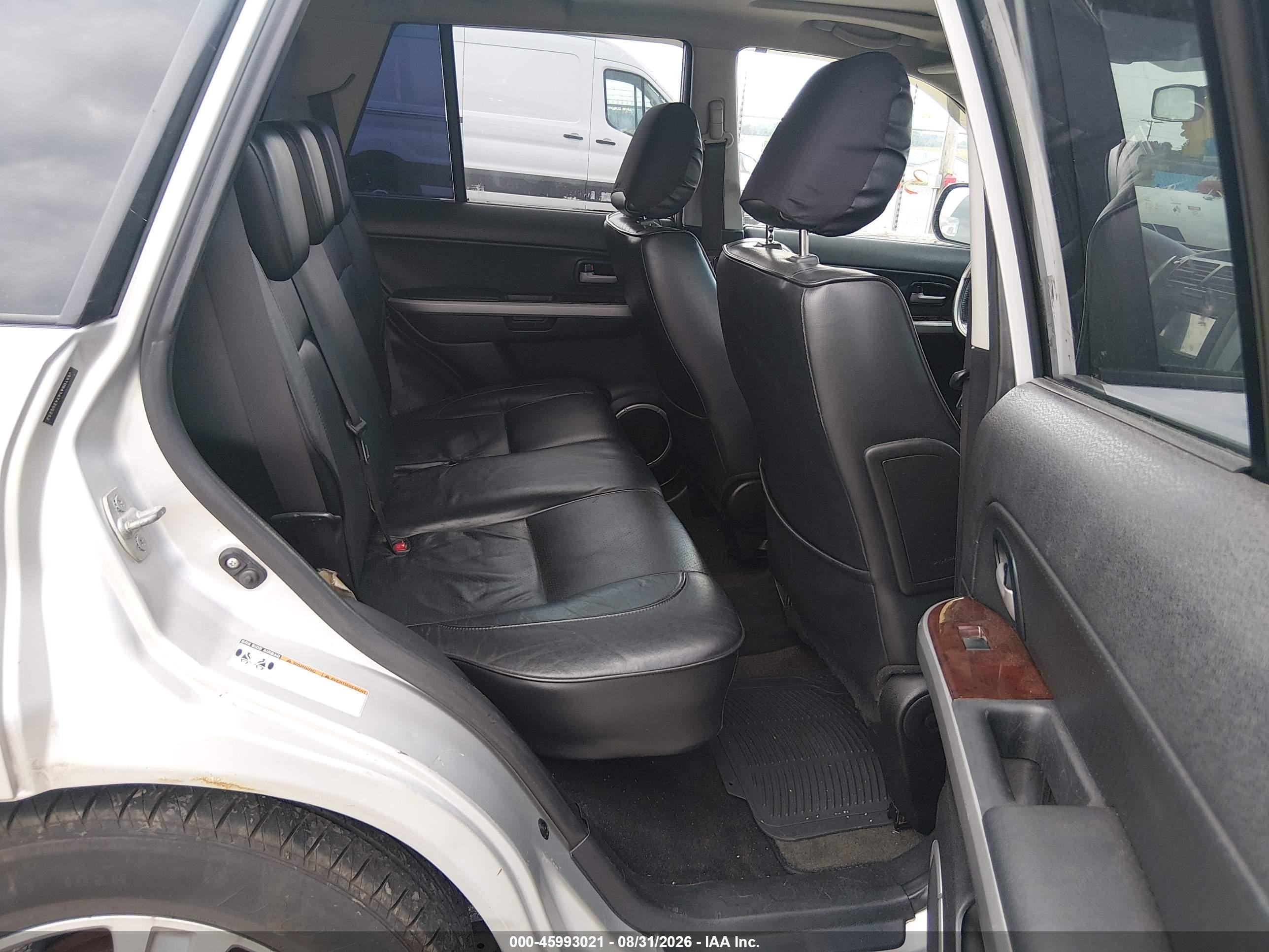 2007 Suzuki Grand Vitara Luxury Silver vin: JS3TD947474200252