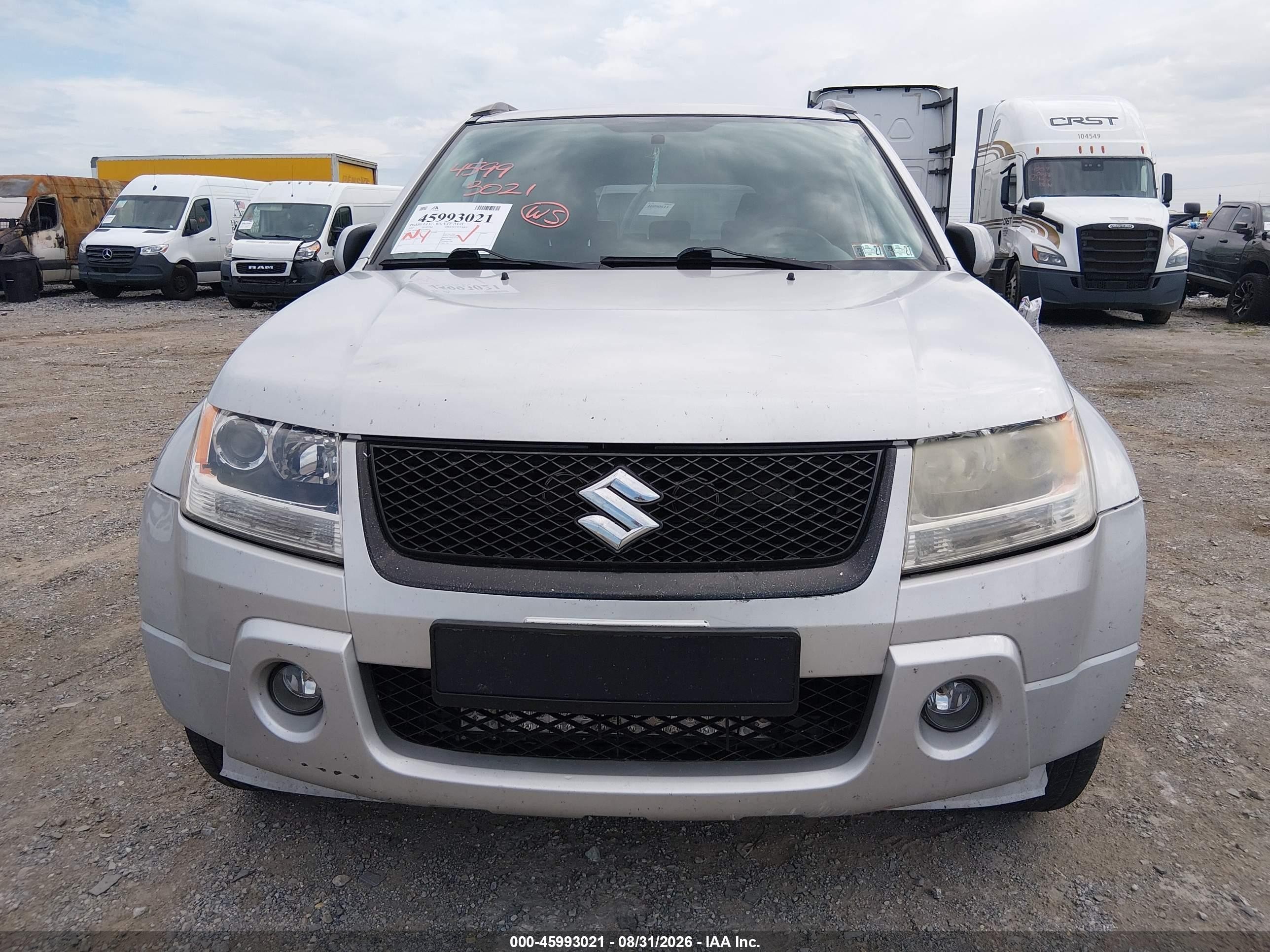 2007 Suzuki Grand Vitara Luxury Silver vin: JS3TD947474200252