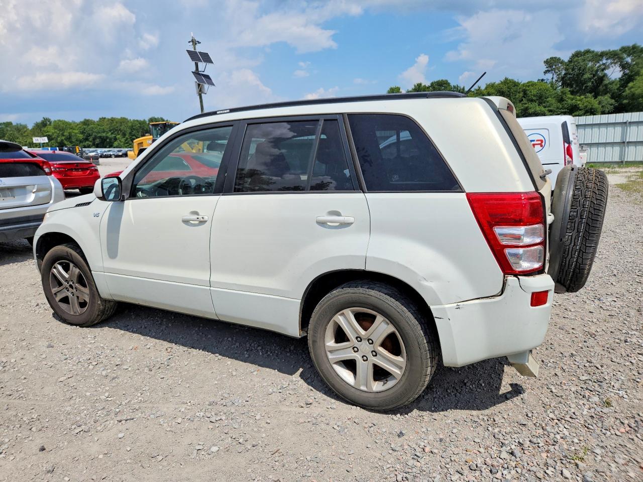 2006 Suzuki Grand Vitara Luxury White vin: JS3TD947564102572