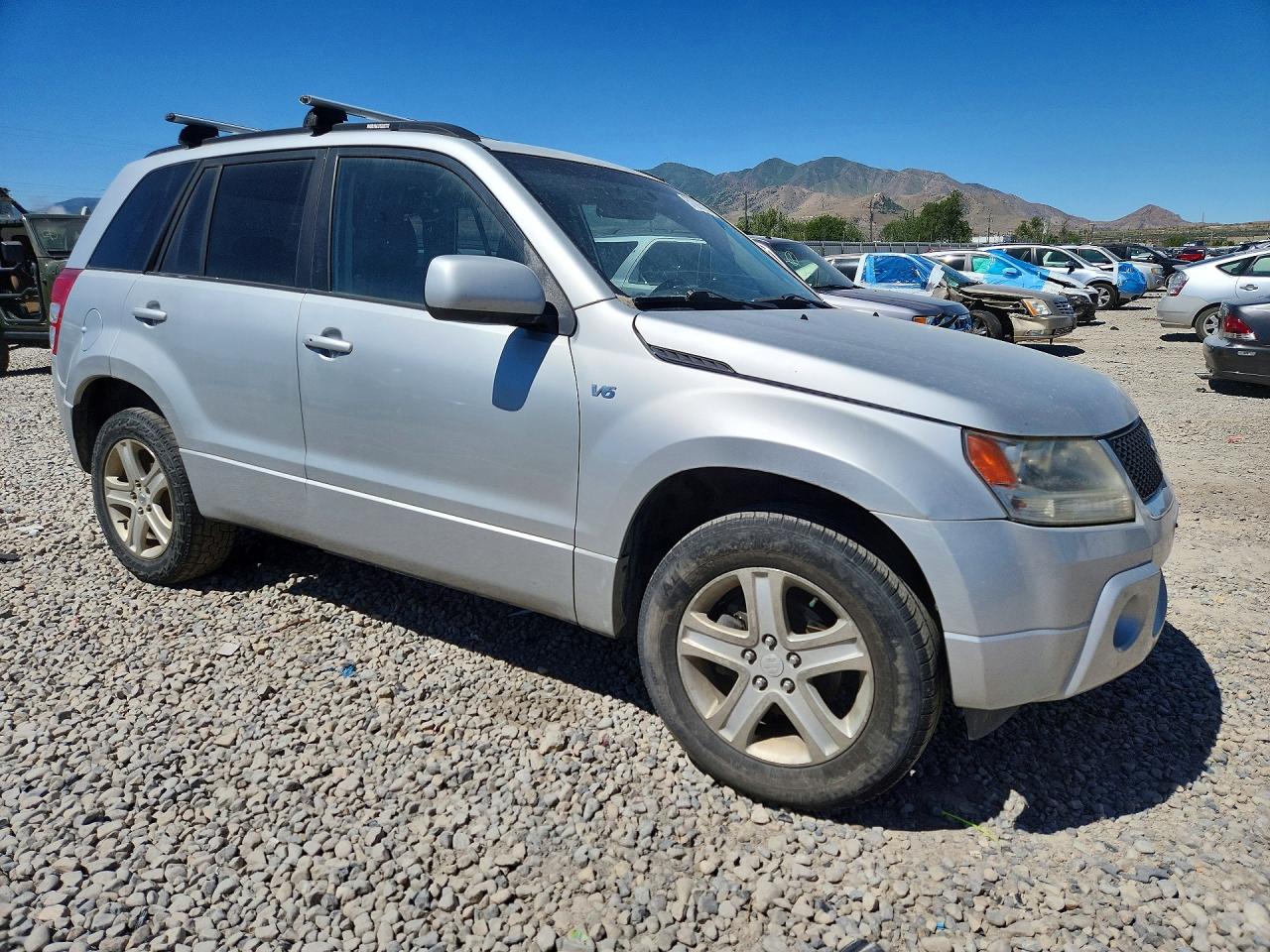 2006 Suzuki Grand Vitara Luxury Silver vin: JS3TD947664104167