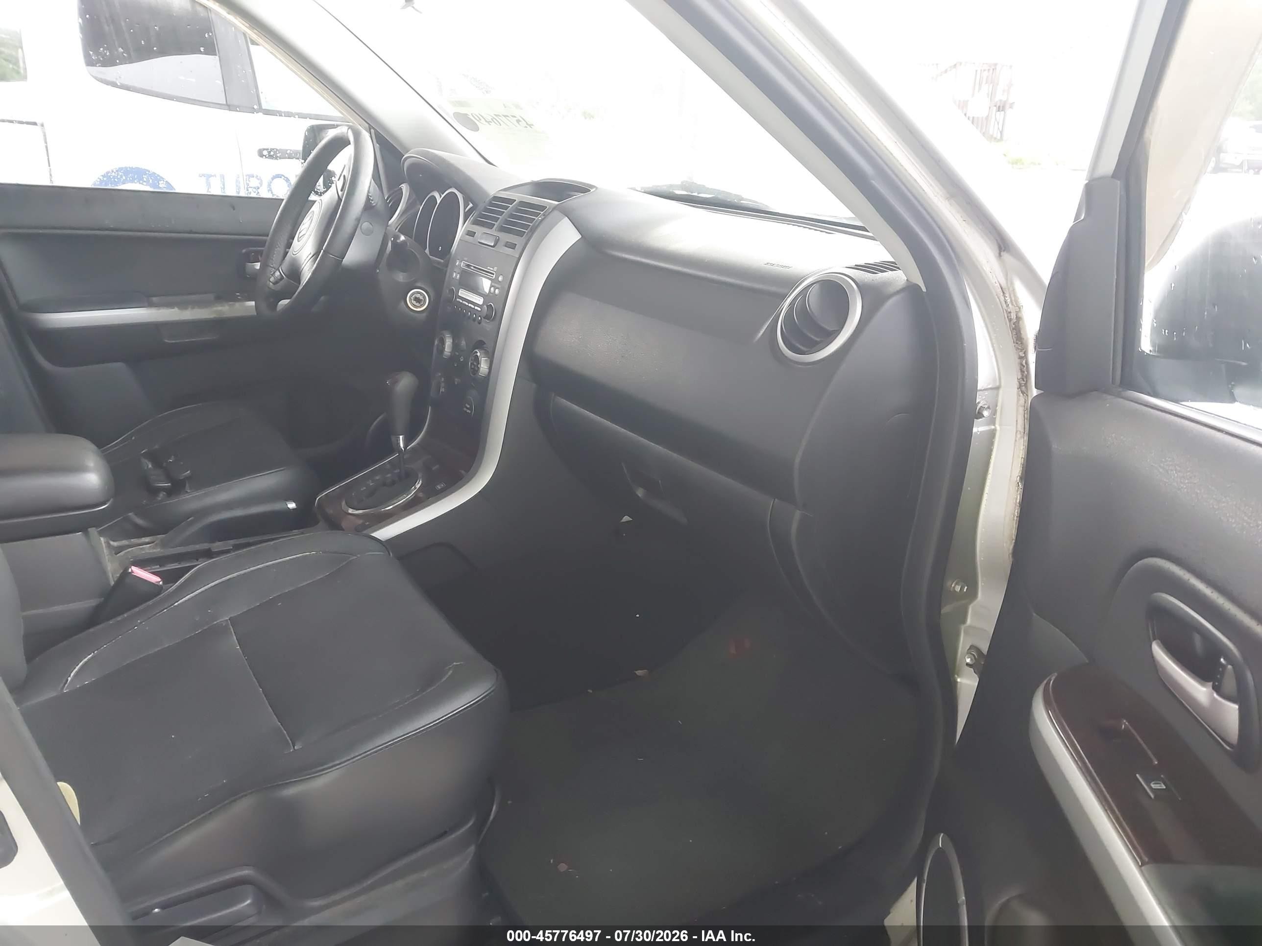 2006 Suzuki Grand Vitara Luxury Silver vin: JS3TD947864105840