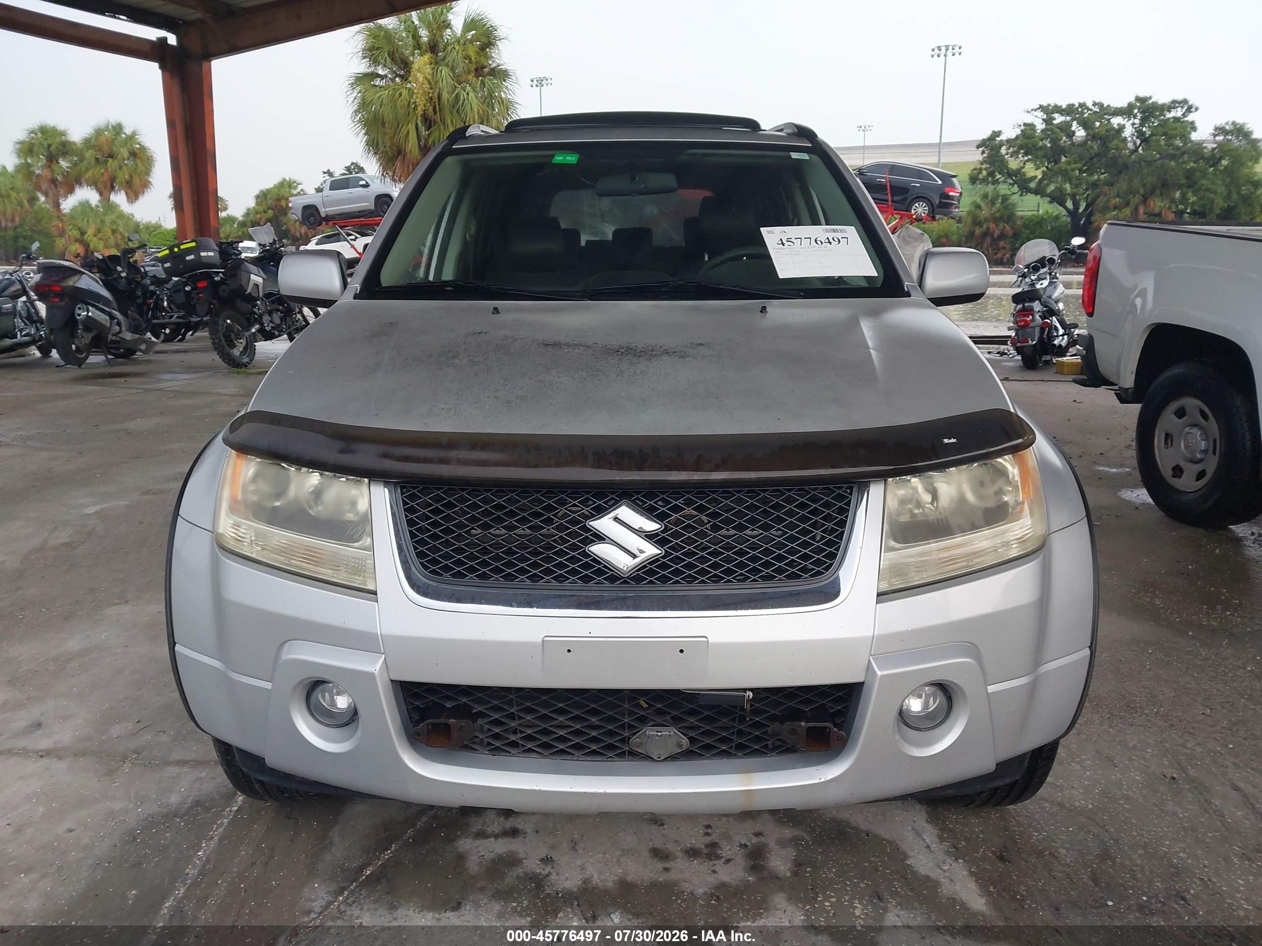 2006 Suzuki Grand Vitara Luxury Silver vin: JS3TD947864105840