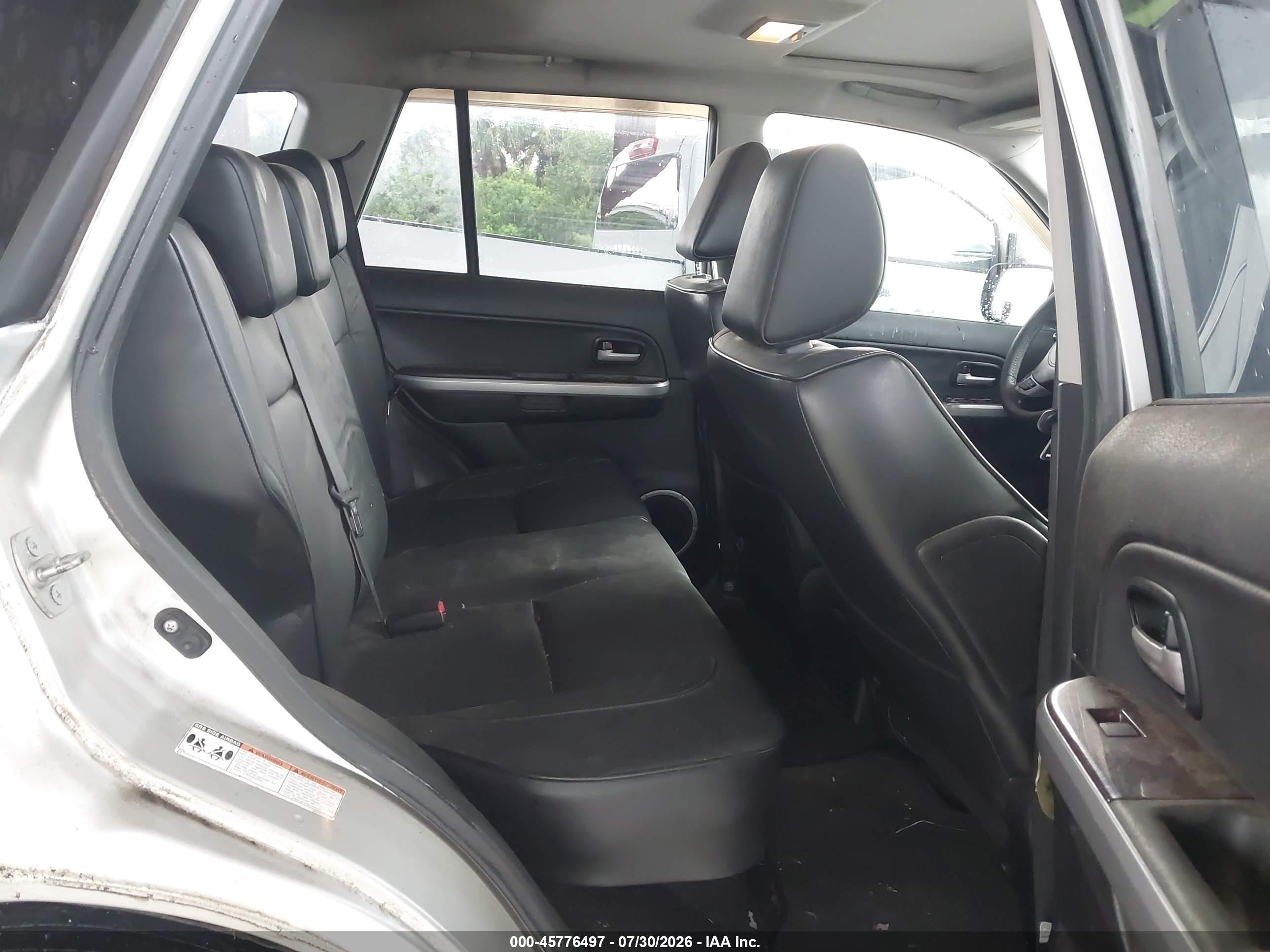 2006 Suzuki Grand Vitara Luxury Silver vin: JS3TD947864105840