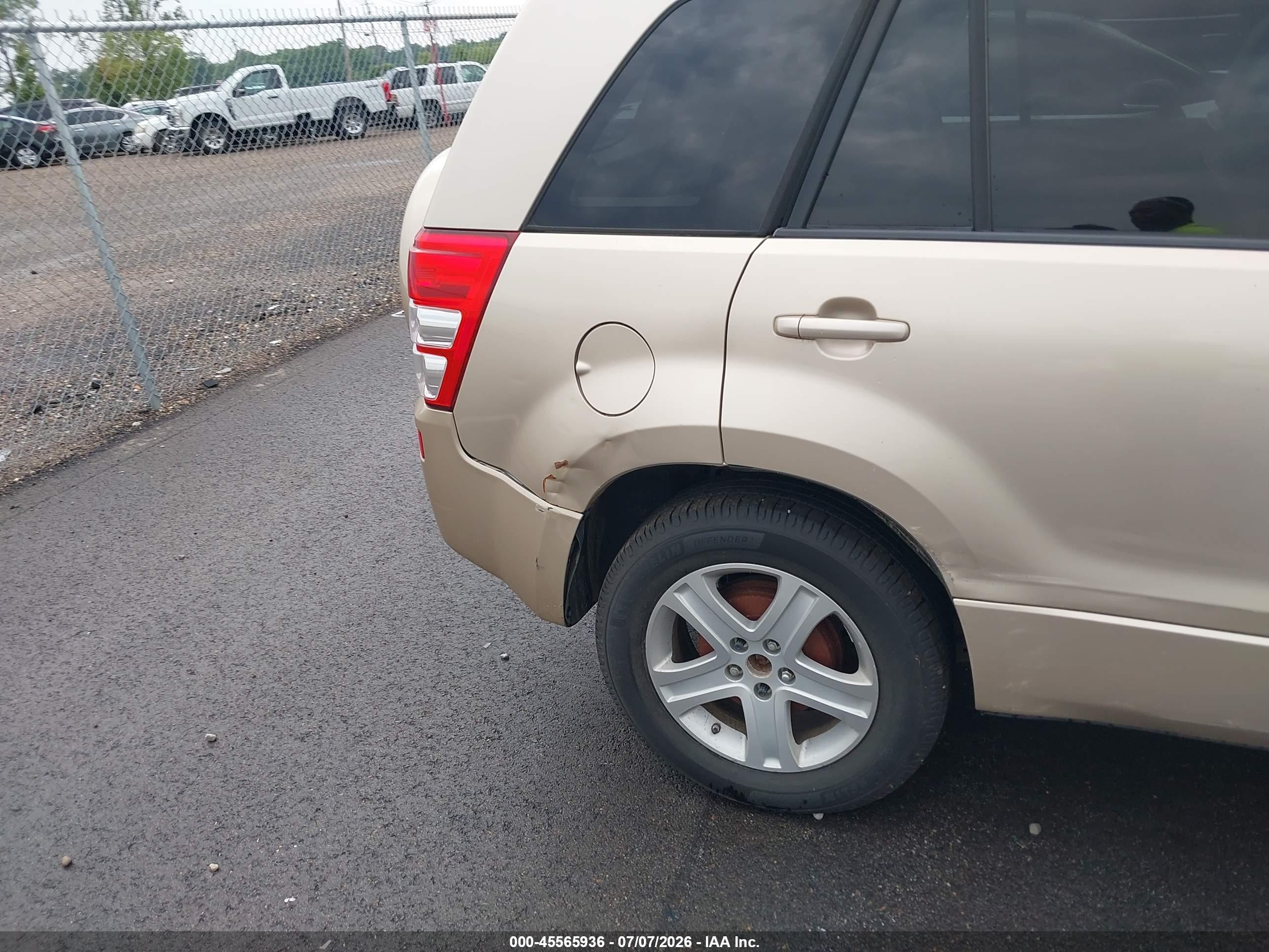 2007 Suzuki Grand Vitara Luxury Gold vin: JS3TD947974201302