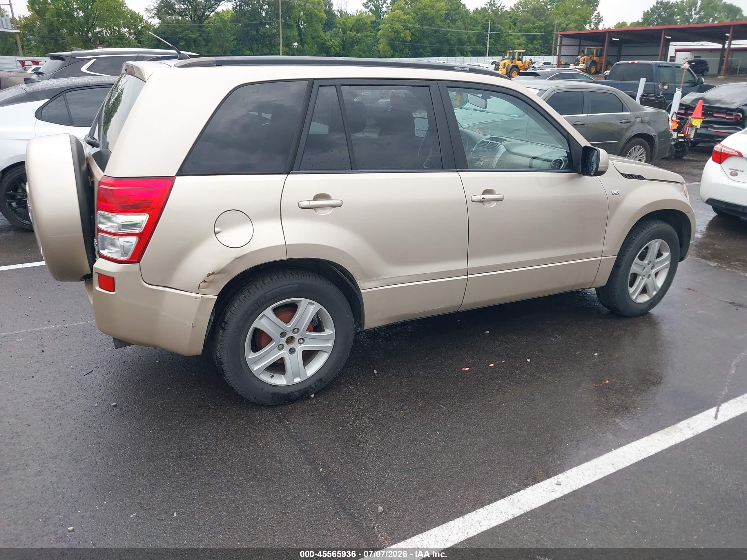 2007 Suzuki Grand Vitara Luxury Gold vin: JS3TD947974201302