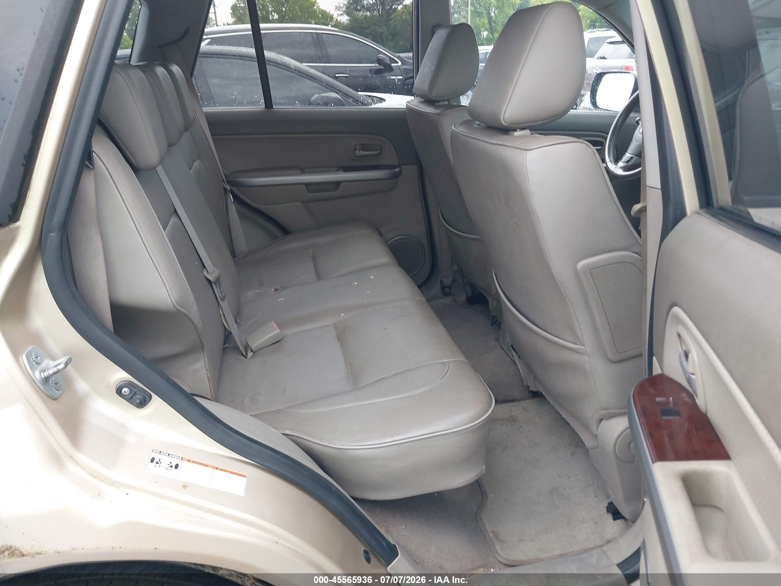 2007 Suzuki Grand Vitara Luxury Gold vin: JS3TD947974201302