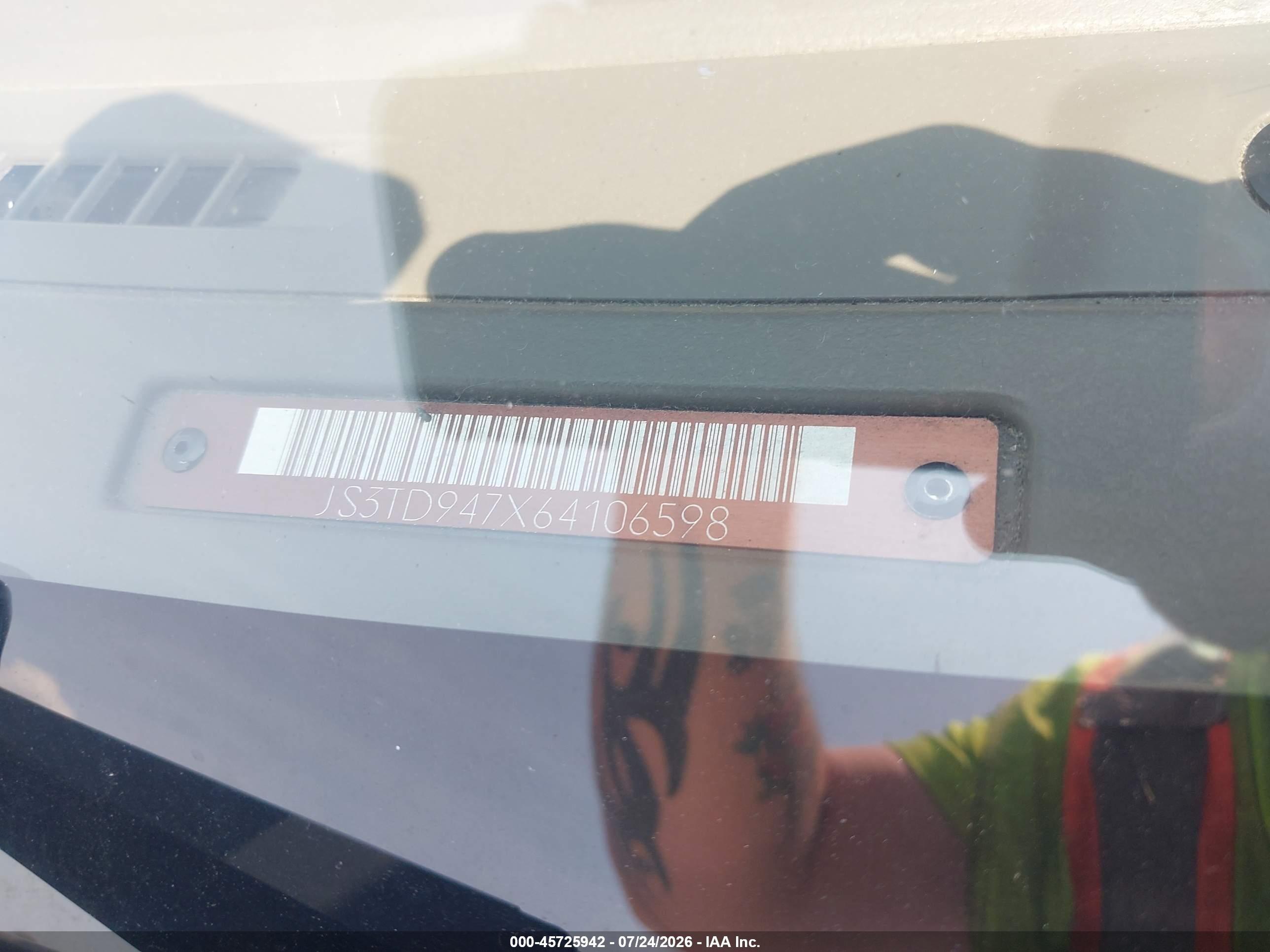 2006 Suzuki Grand Vitara Luxury Gold vin: JS3TD947X64106598