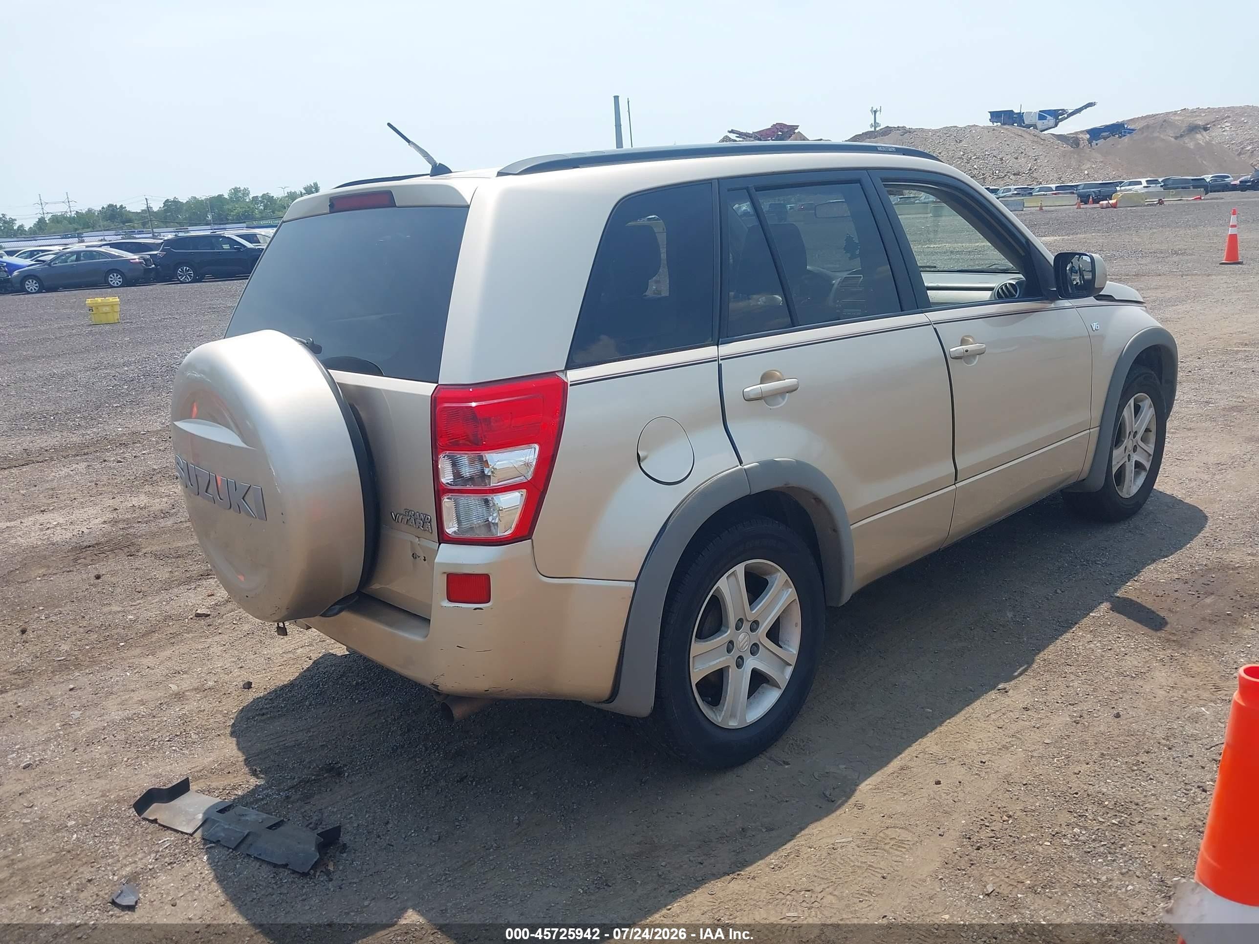 2006 Suzuki Grand Vitara Luxury Gold vin: JS3TD947X64106598