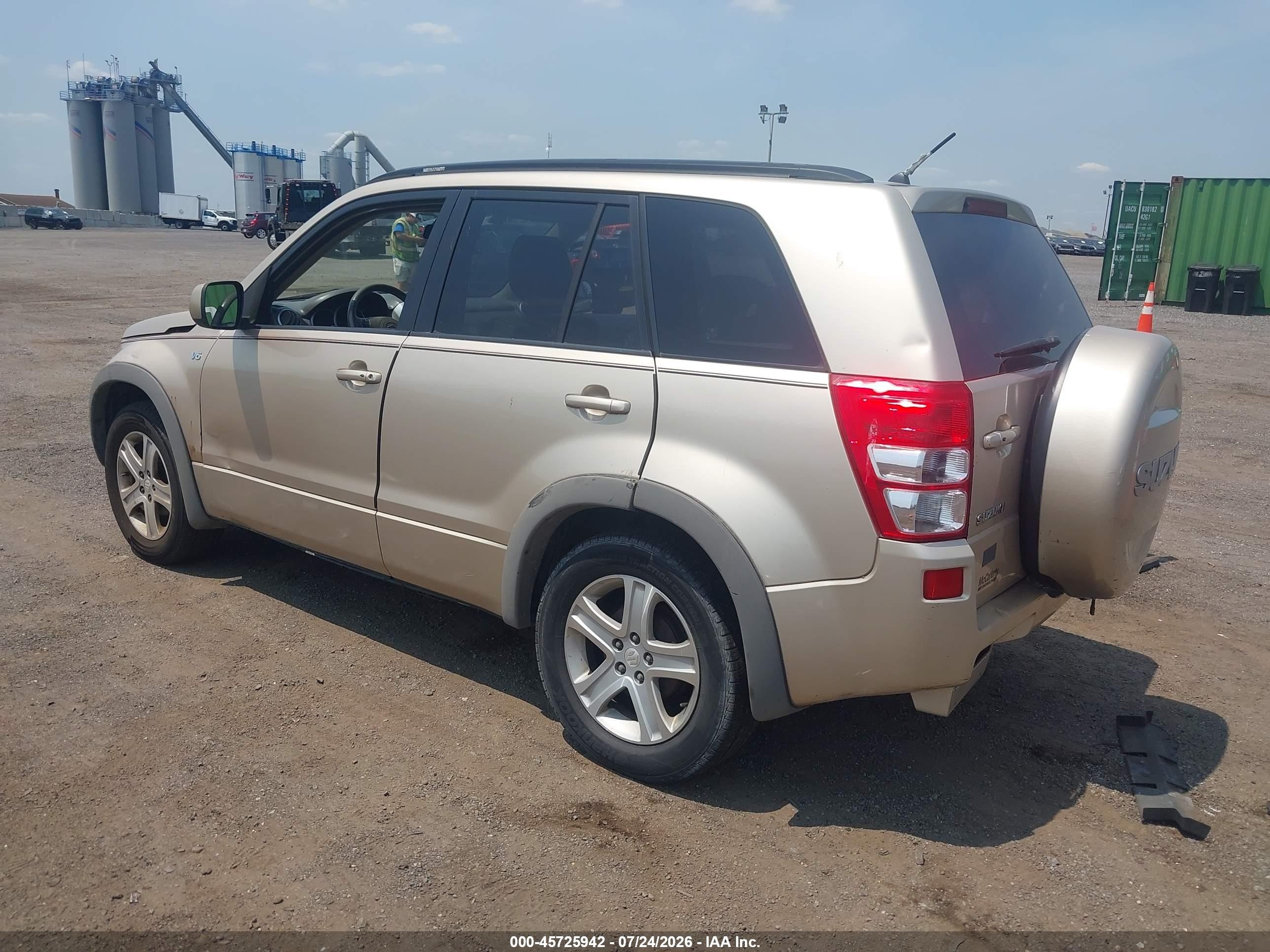 2006 Suzuki Grand Vitara Luxury Gold vin: JS3TD947X64106598