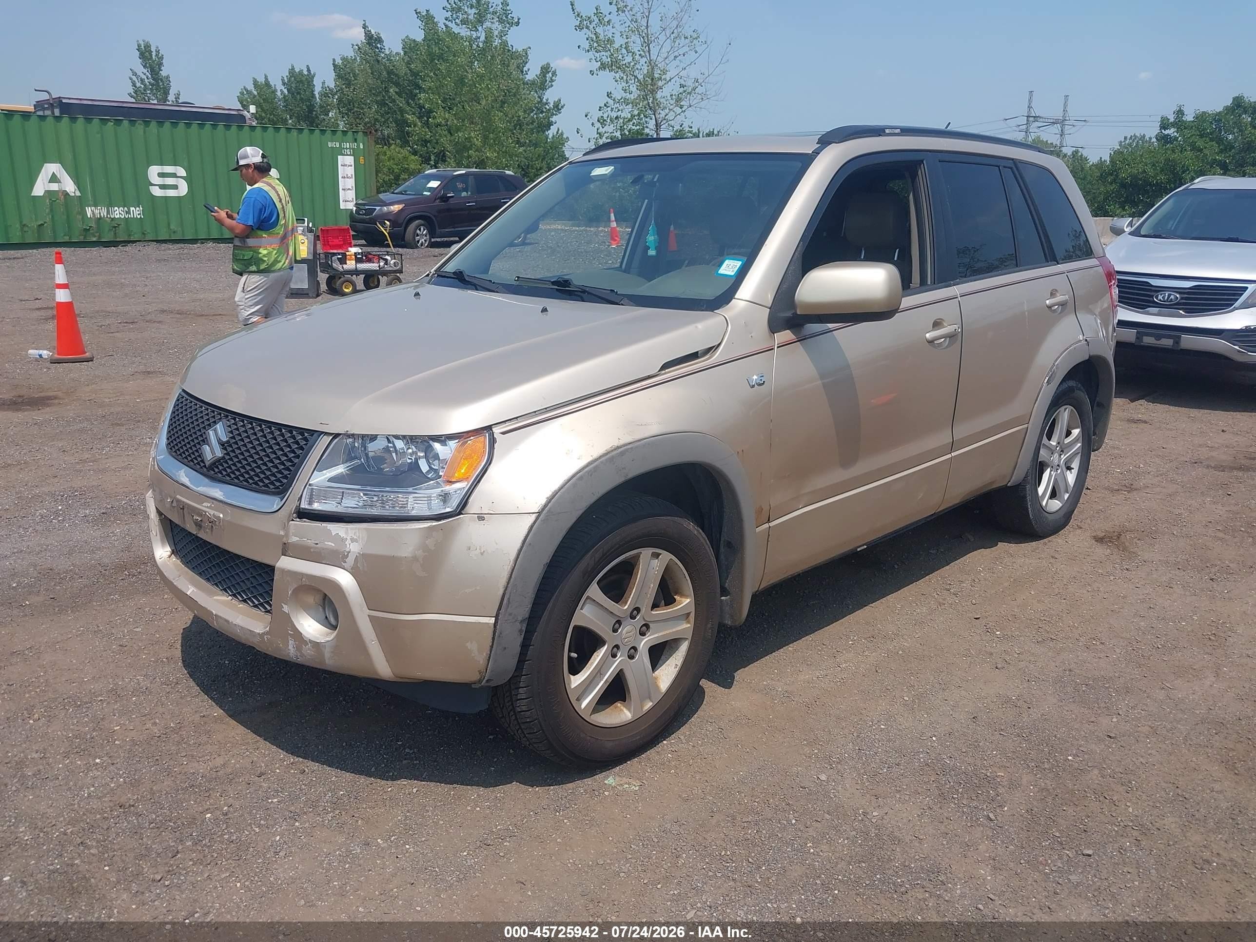2006 Suzuki Grand Vitara Luxury Gold vin: JS3TD947X64106598