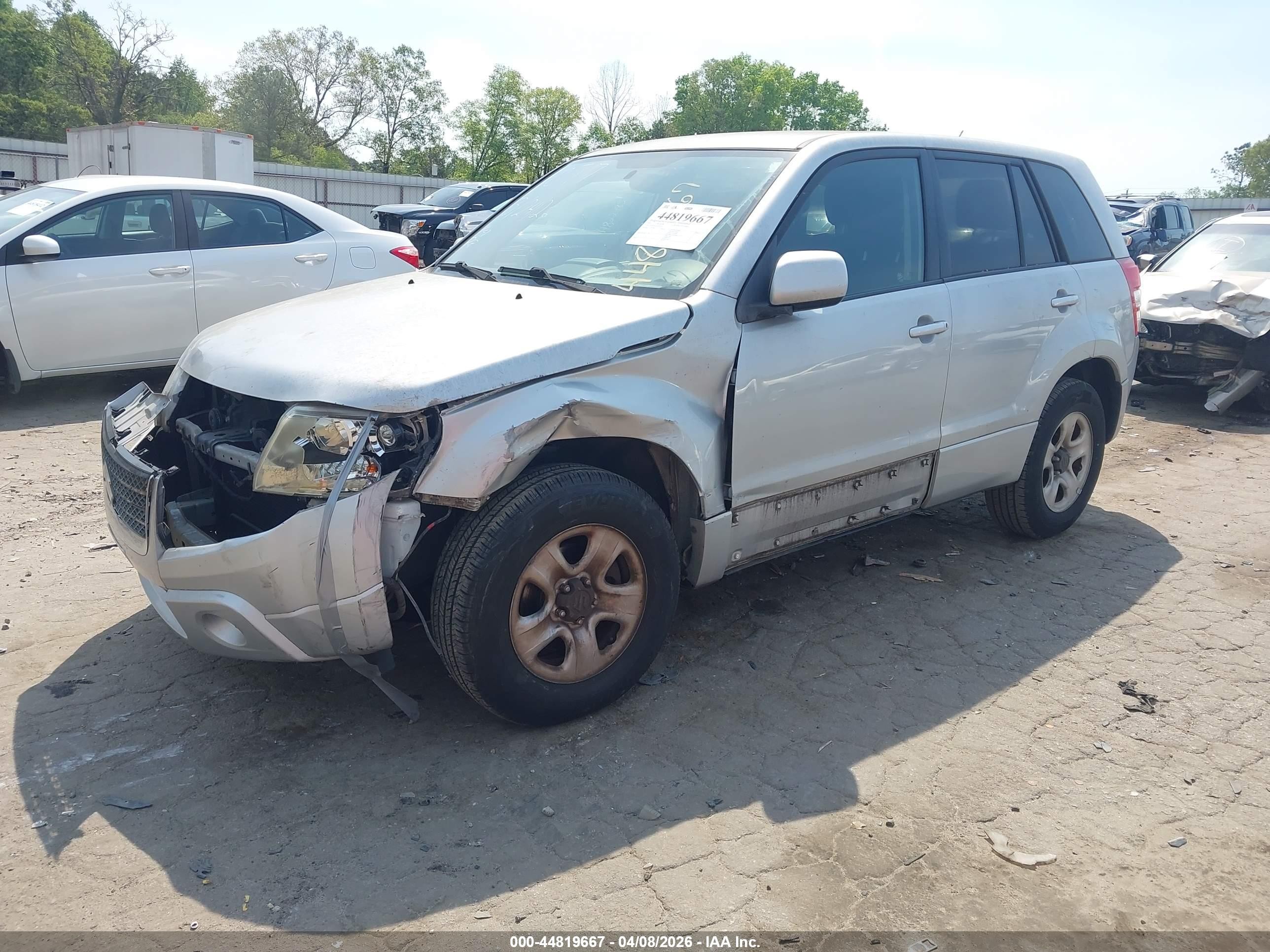 2011 Suzuki Grand Vitara Premium Silver vin: JS3TE0D22B4101077