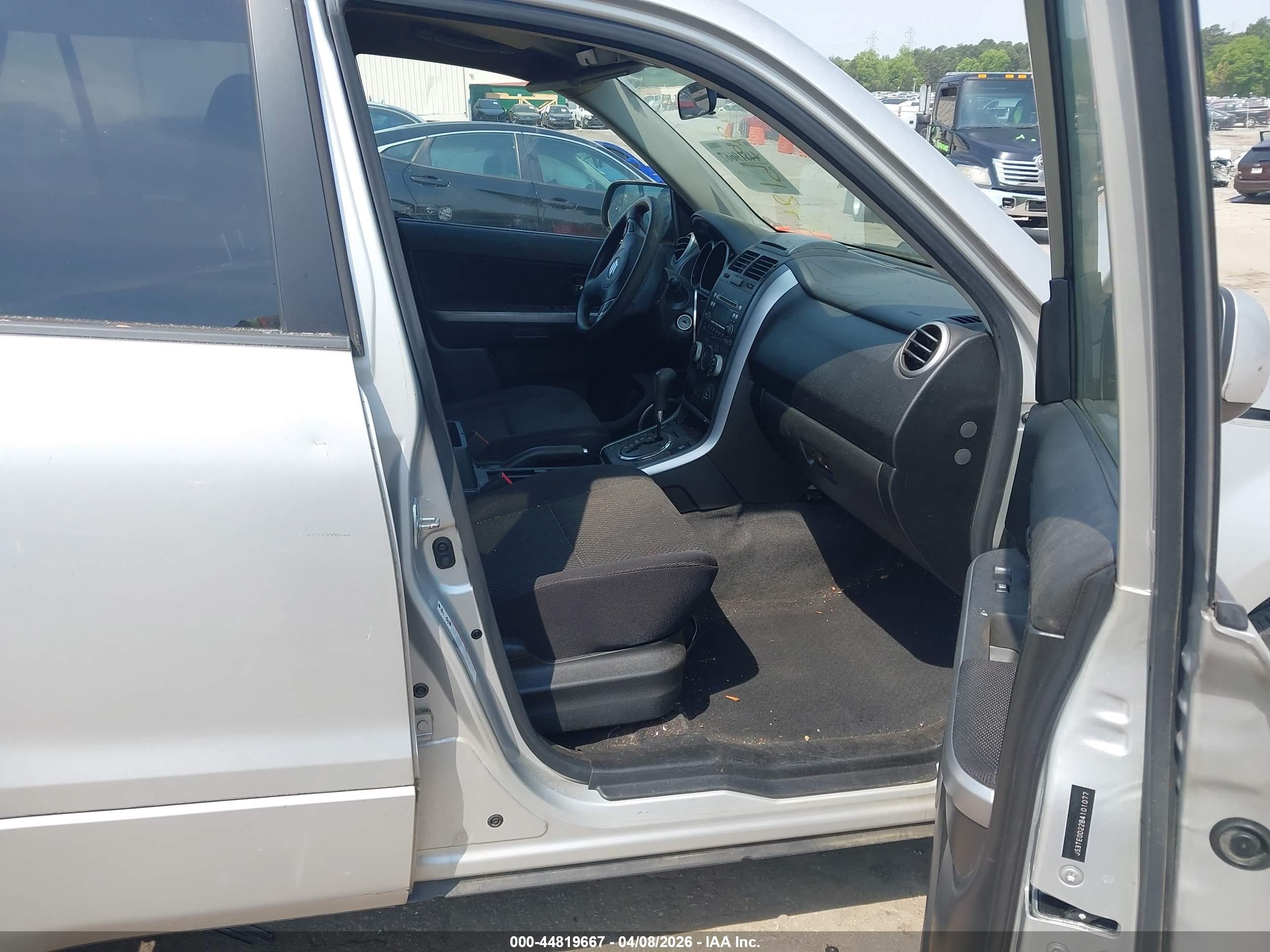2011 Suzuki Grand Vitara Premium Silver vin: JS3TE0D22B4101077