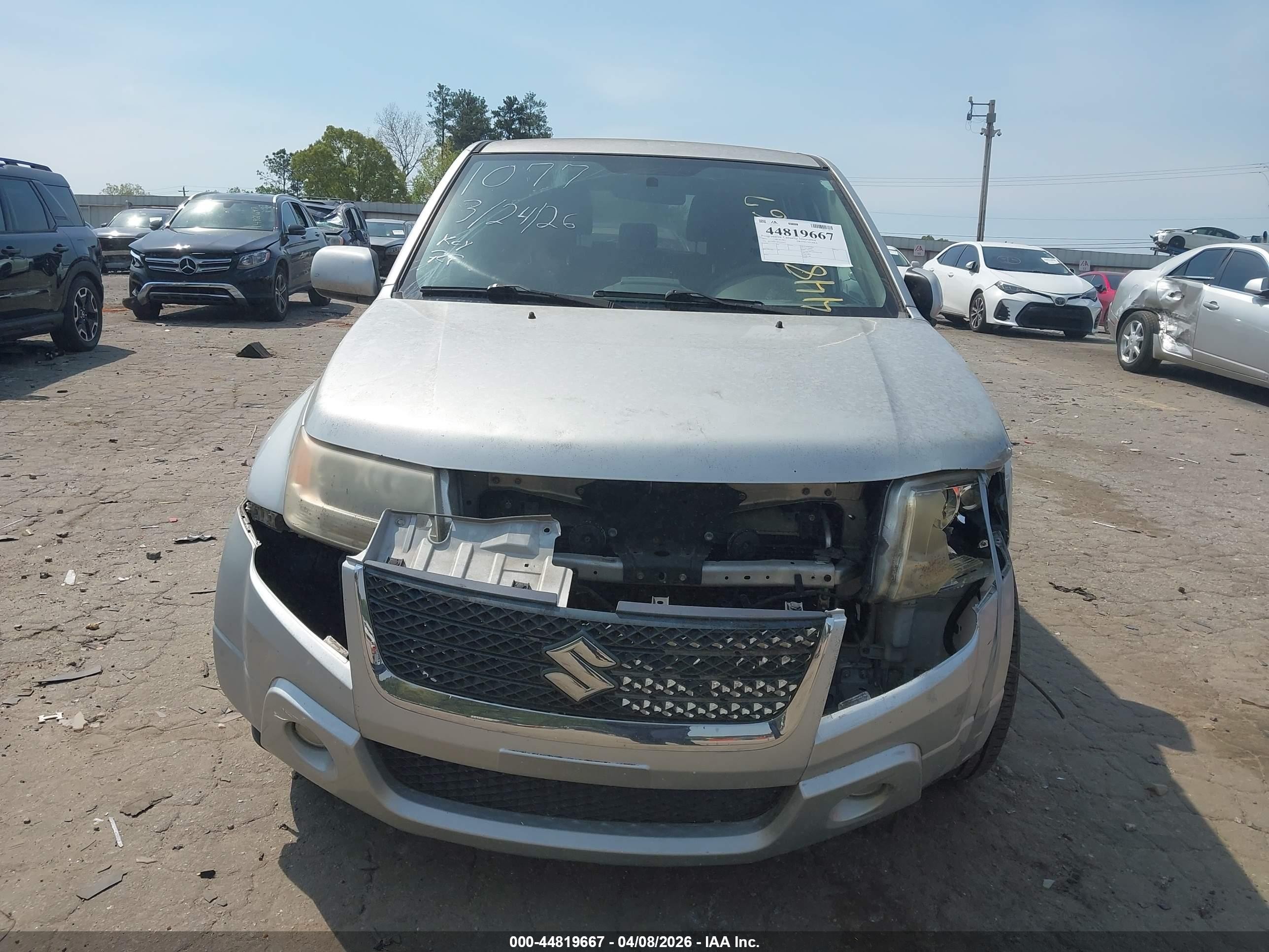 2011 Suzuki Grand Vitara Premium Silver vin: JS3TE0D22B4101077