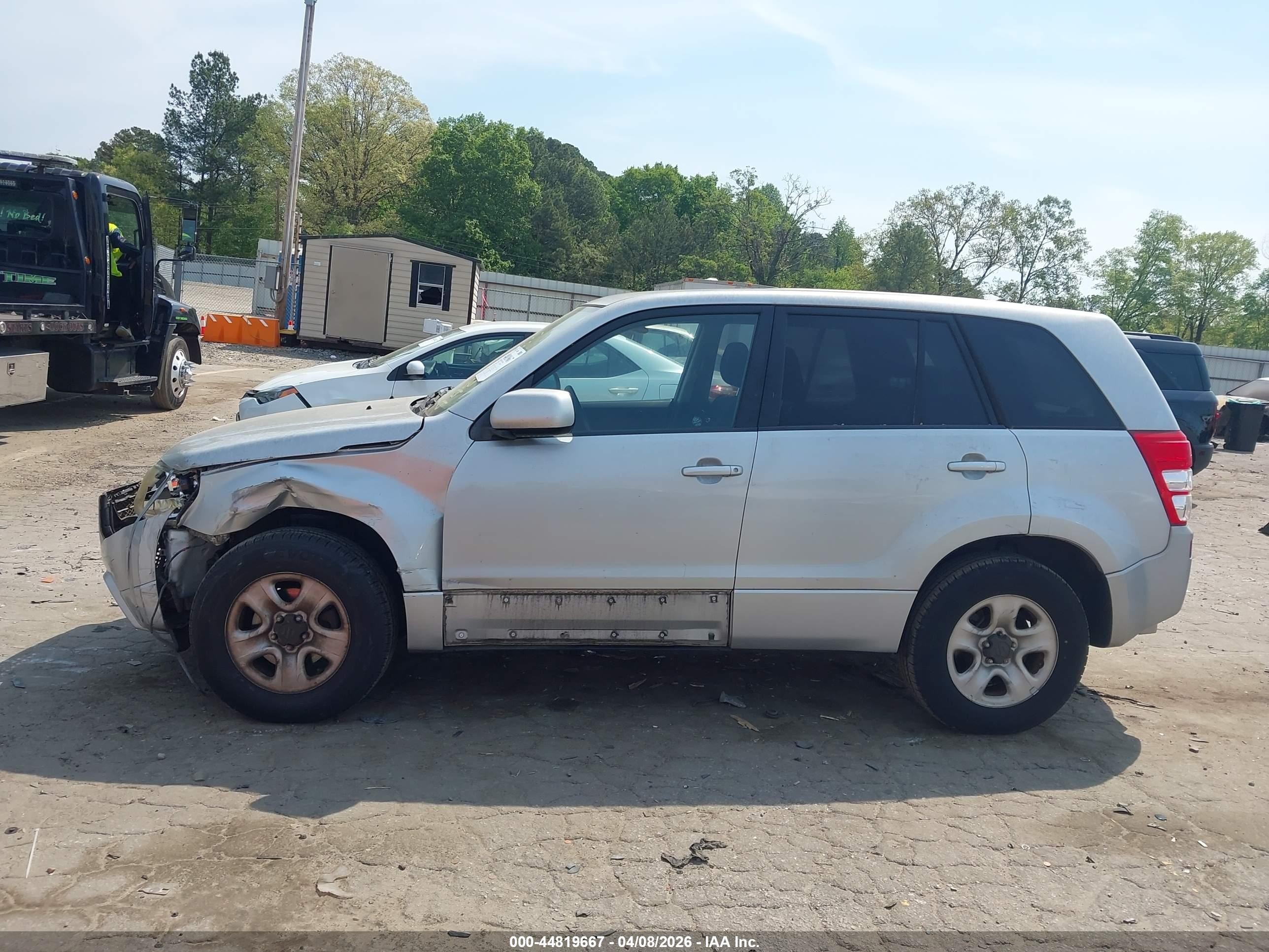 2011 Suzuki Grand Vitara Premium Silver vin: JS3TE0D22B4101077