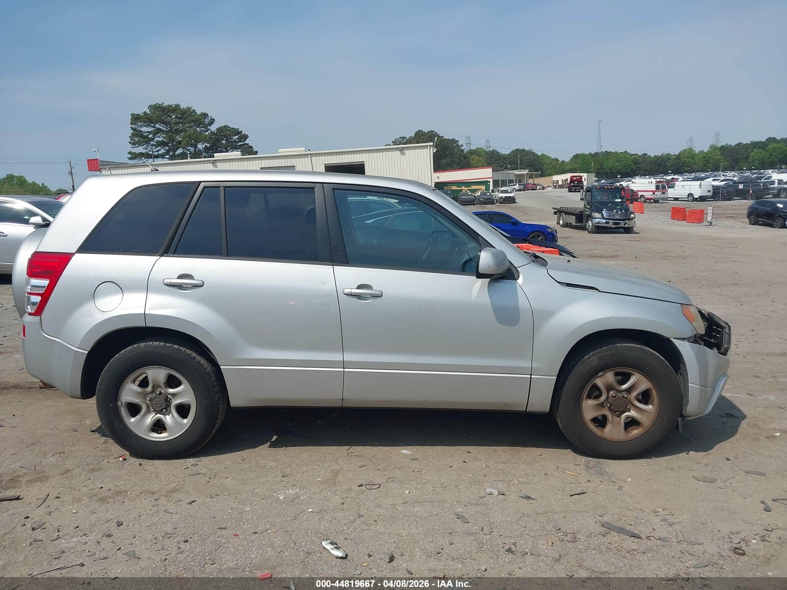 2011 Suzuki Grand Vitara Premium Silver vin: JS3TE0D22B4101077