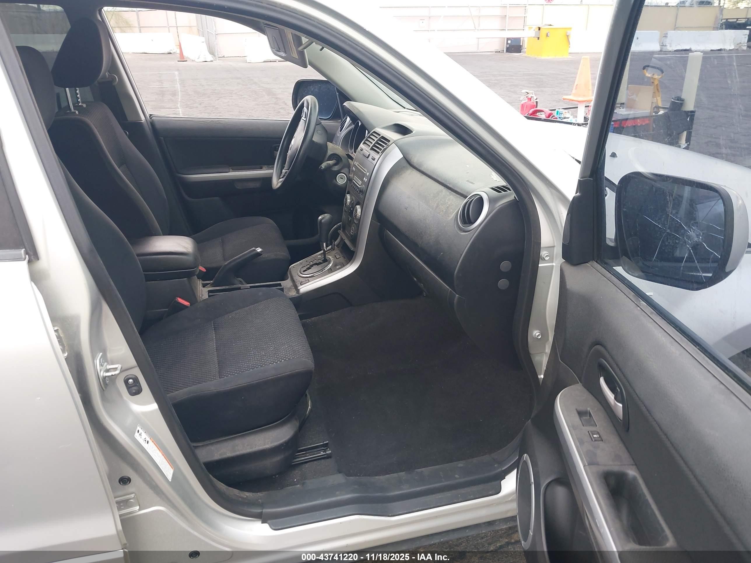 2007 Suzuki Grand Vitara   Silver vin: JS3TE941374200509