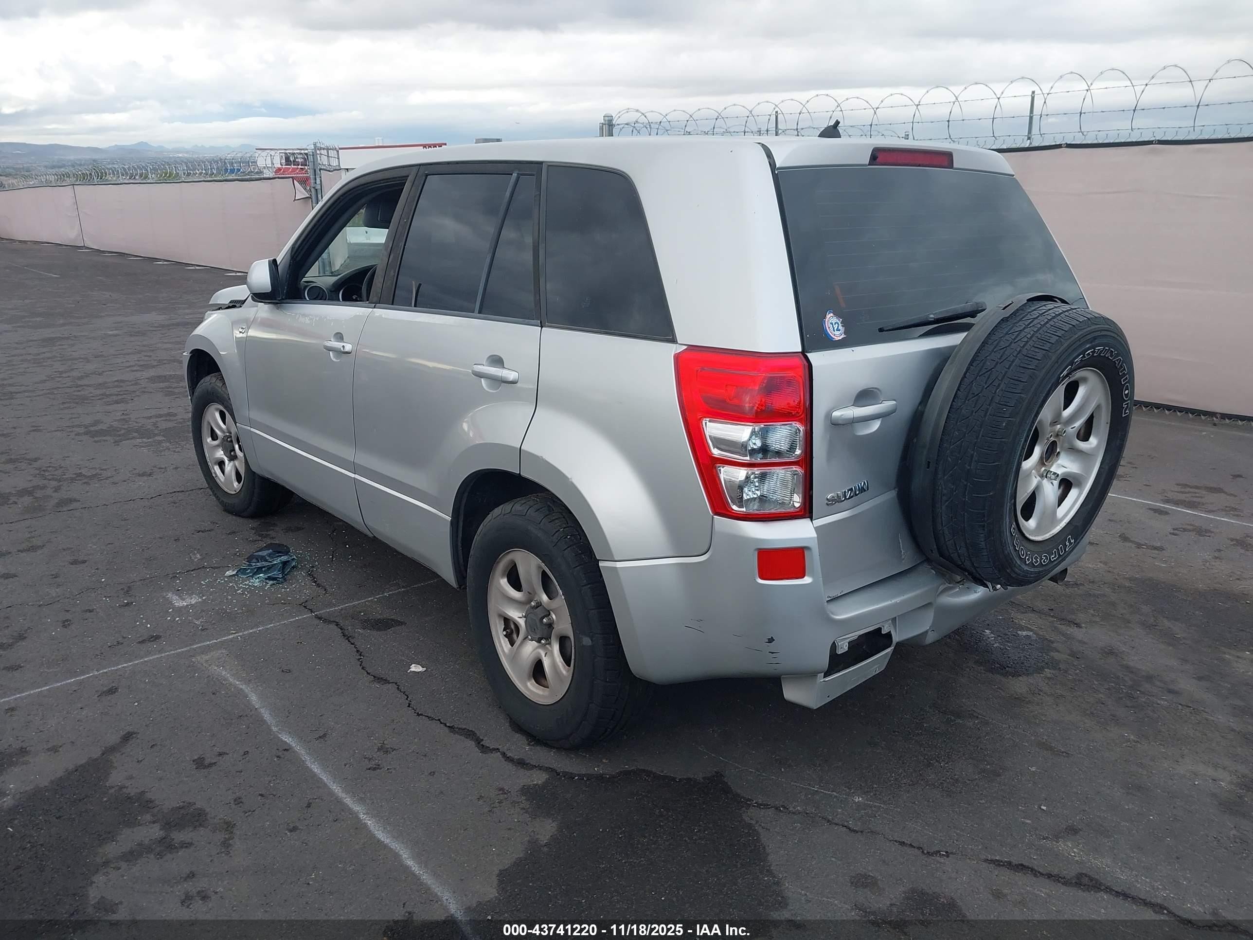 2007 Suzuki Grand Vitara   Silver vin: JS3TE941374200509
