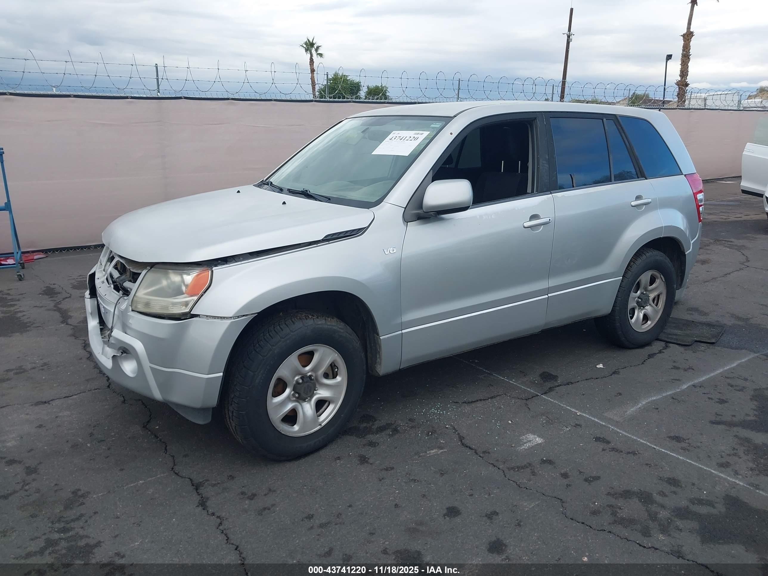 2007 Suzuki Grand Vitara   Silver vin: JS3TE941374200509