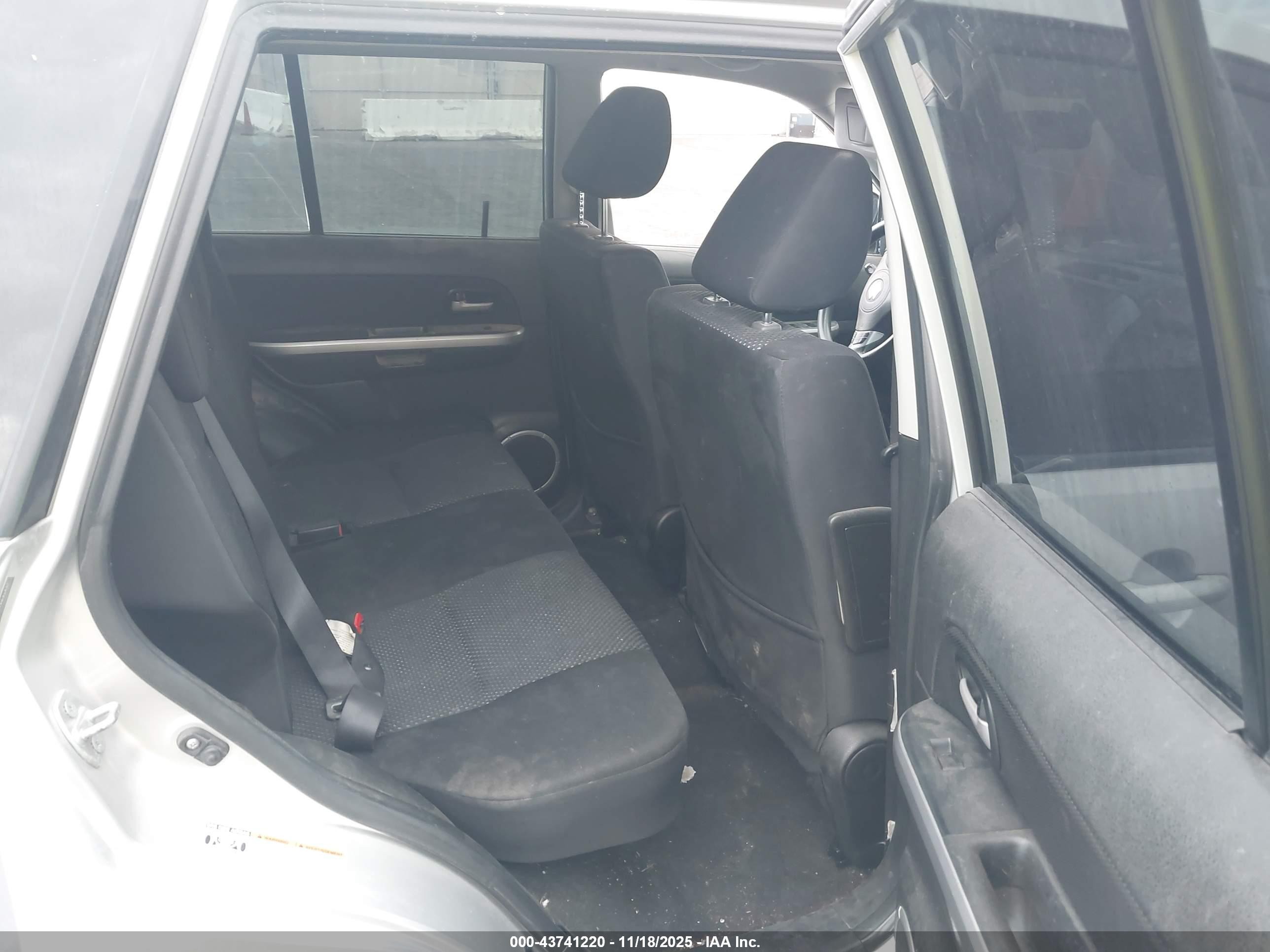 2007 Suzuki Grand Vitara   Silver vin: JS3TE941374200509