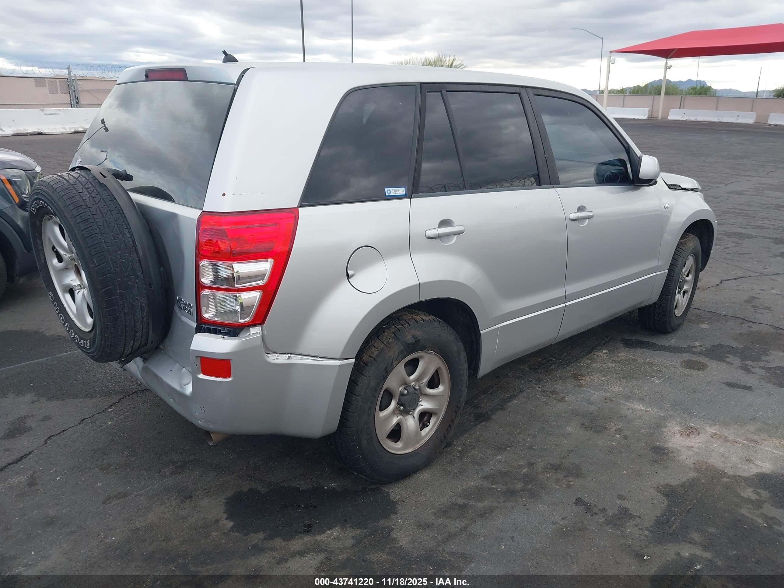 2007 Suzuki Grand Vitara   Silver vin: JS3TE941374200509