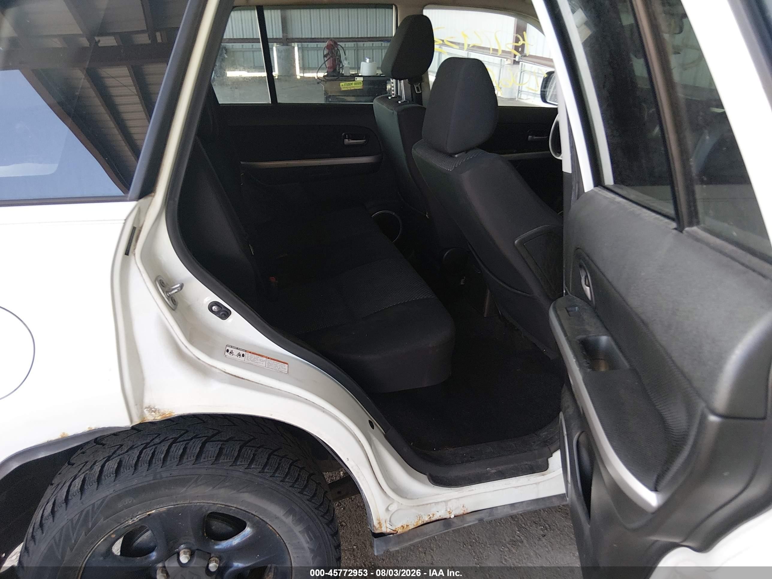 2007 Suzuki Grand Vitara   White vin: JS3TE941574203444