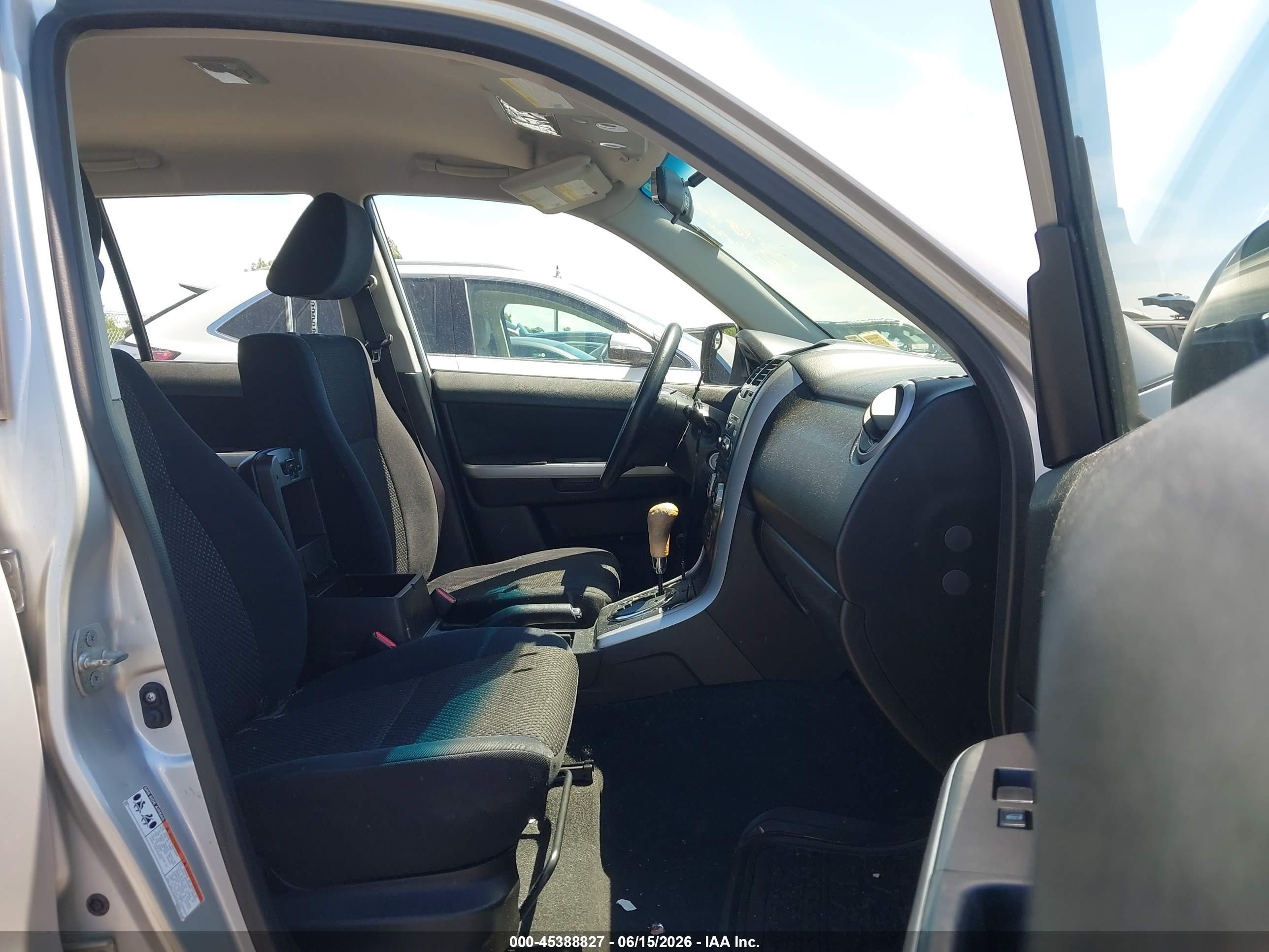 2007 Suzuki Grand Vitara   Silver vin: JS3TE941674201699