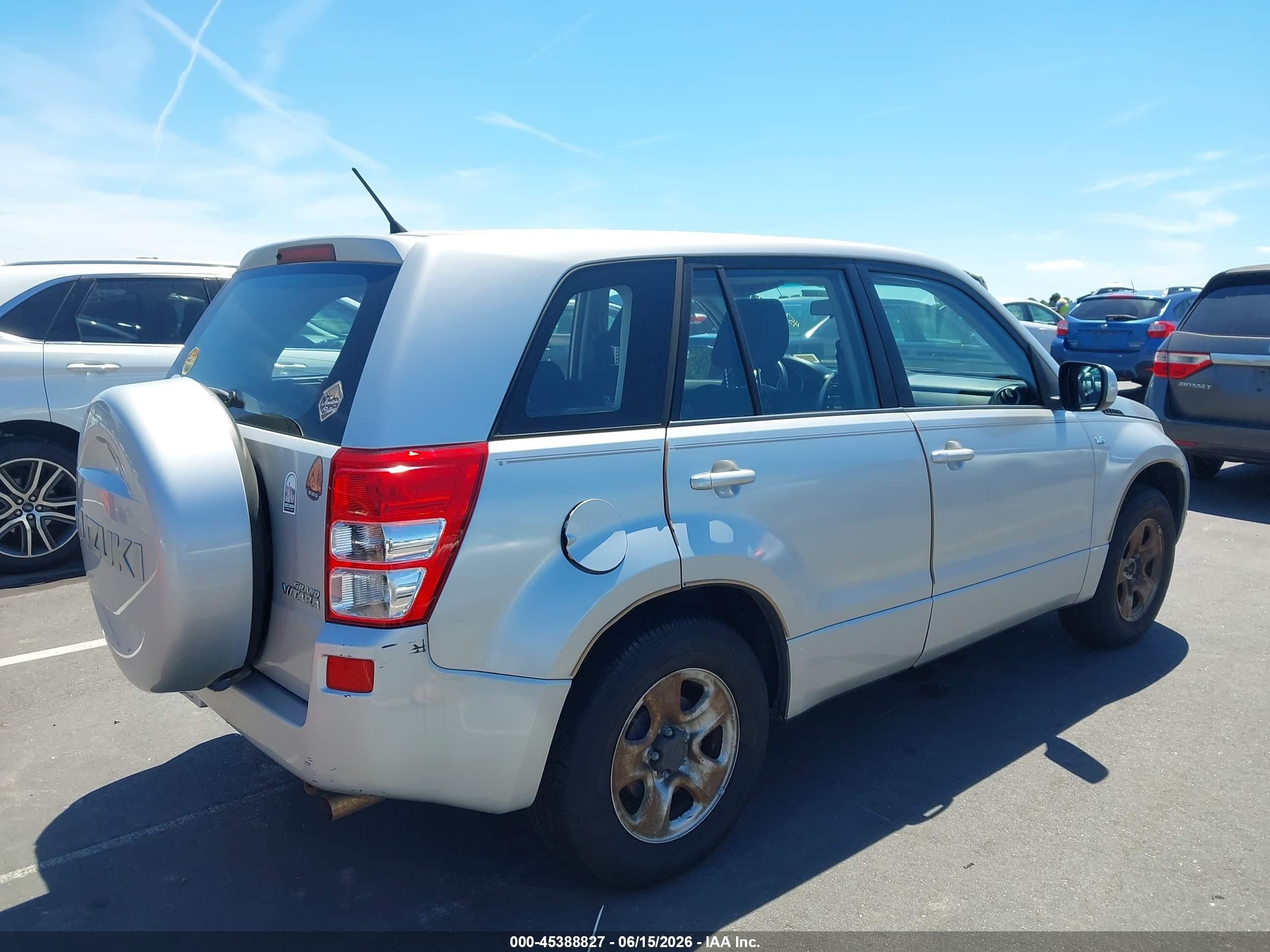 2007 Suzuki Grand Vitara   Silver vin: JS3TE941674201699