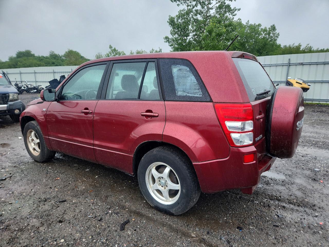 2007 Suzuki Grand Vitara Red vin: JS3TE941X74201477
