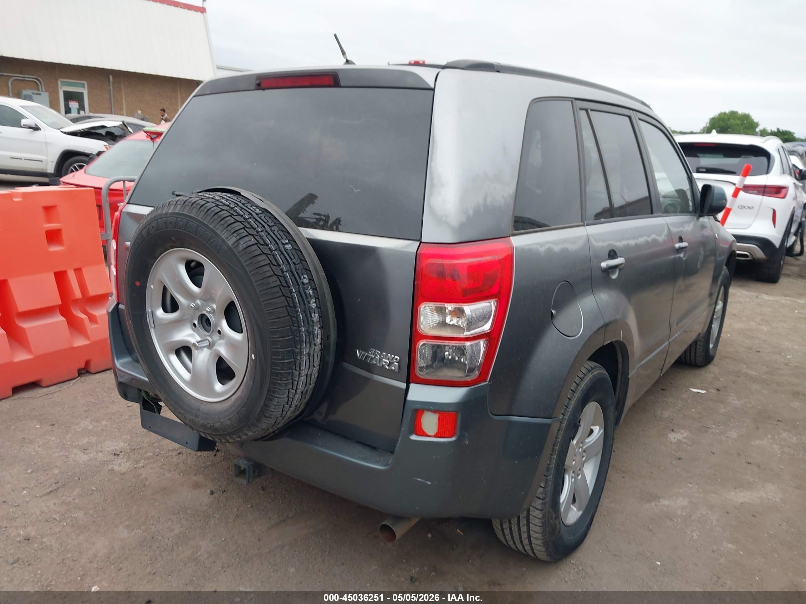 2006 Suzuki Grand Vitara Premium Silver vin: JS3TE943564104199