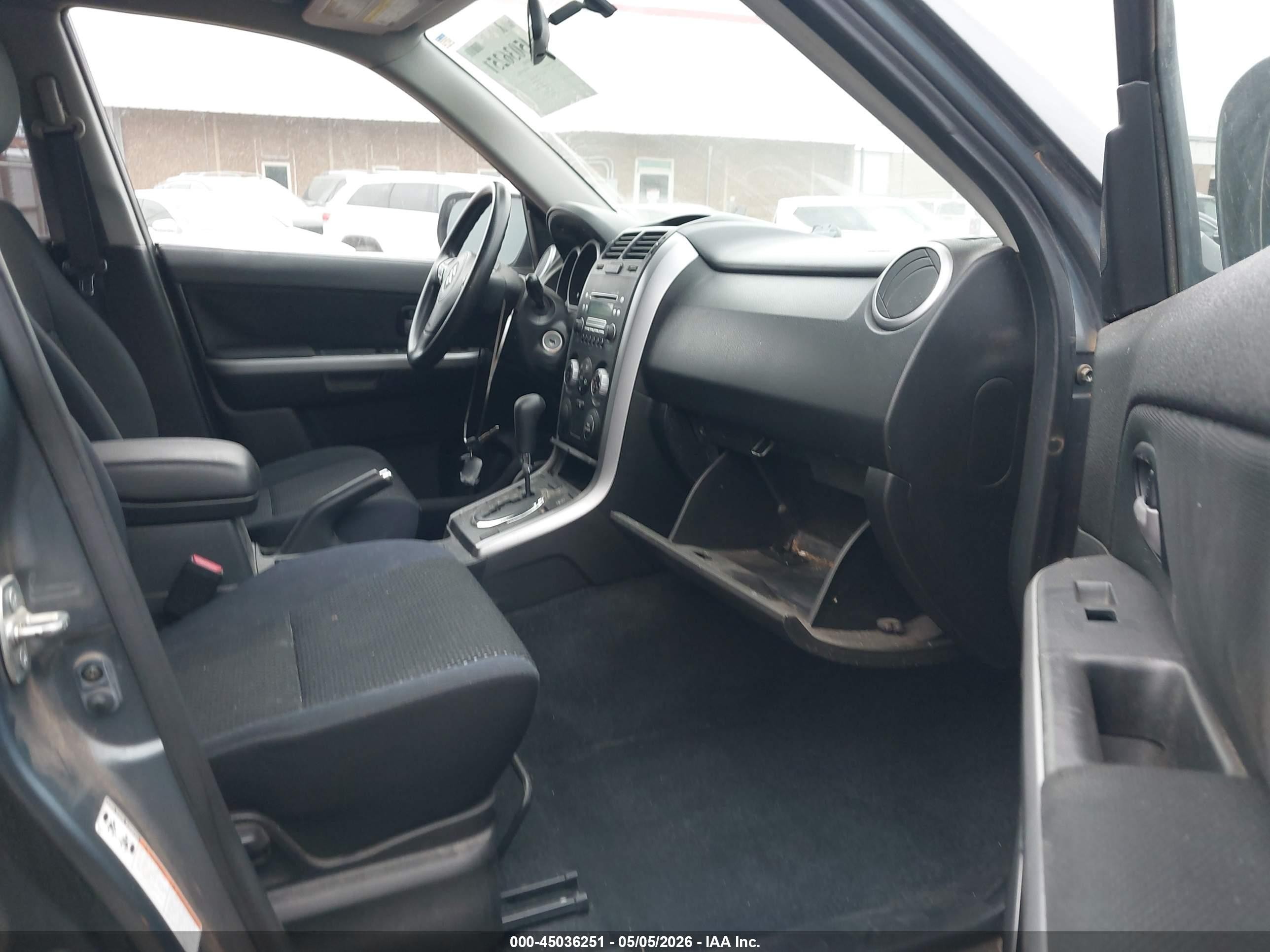2006 Suzuki Grand Vitara Premium Silver vin: JS3TE943564104199