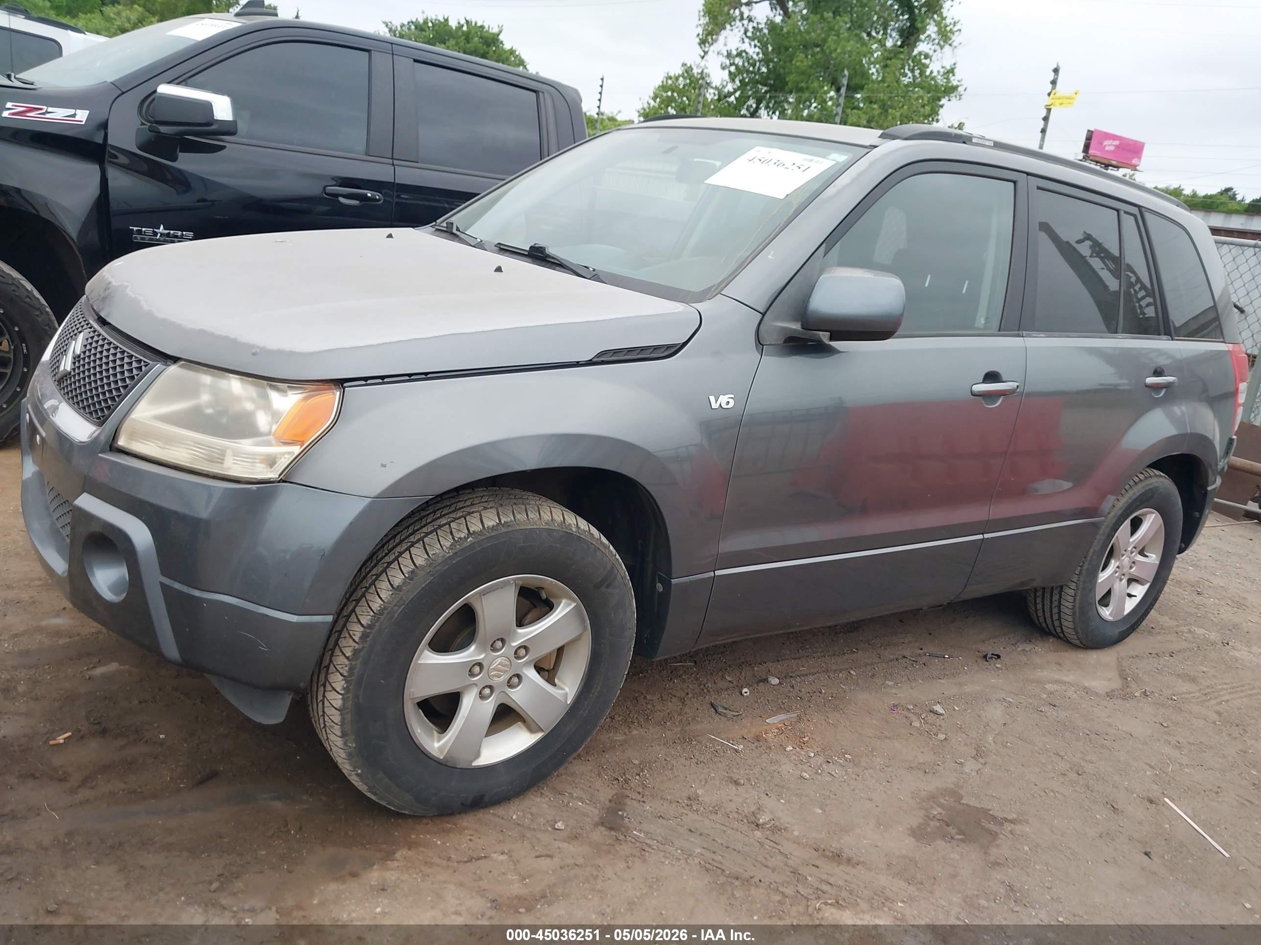 2006 Suzuki Grand Vitara Premium Silver vin: JS3TE943564104199