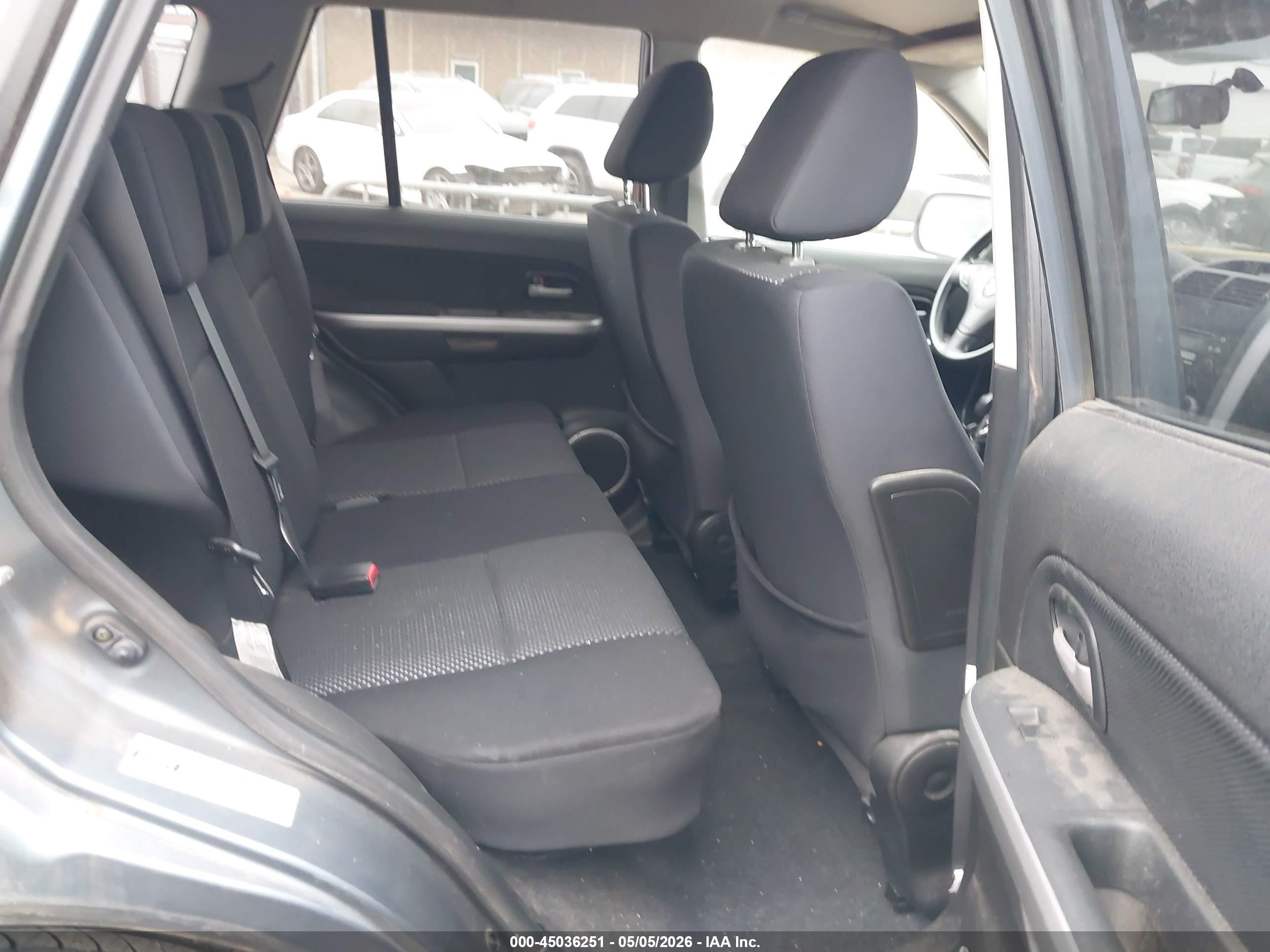 2006 Suzuki Grand Vitara Premium Silver vin: JS3TE943564104199