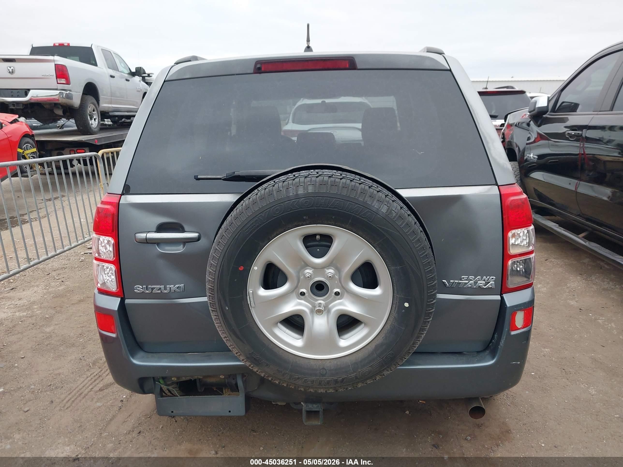 2006 Suzuki Grand Vitara Premium Silver vin: JS3TE943564104199