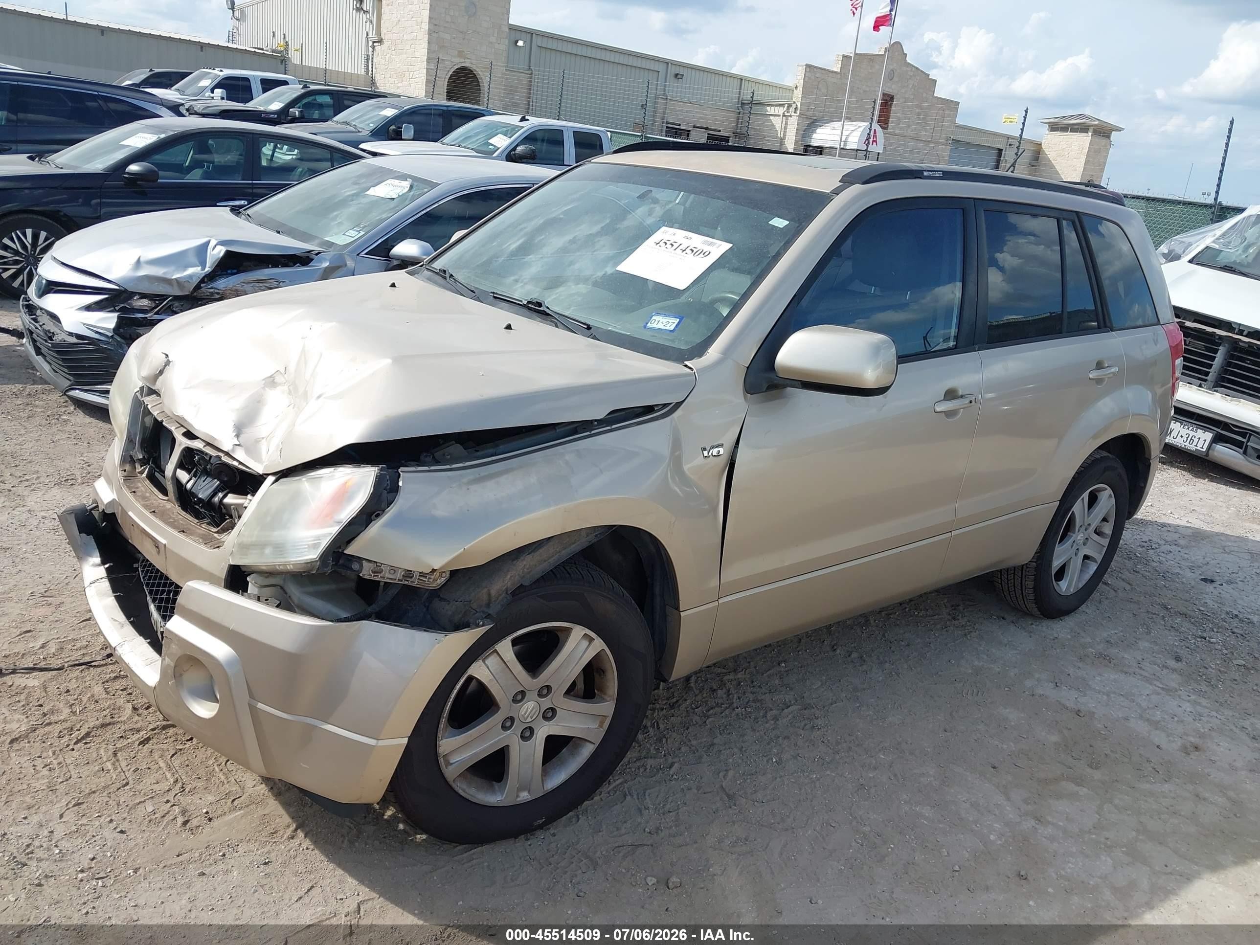 2006 Suzuki Grand Vitara Luxury Beige vin: JS3TE947264104499