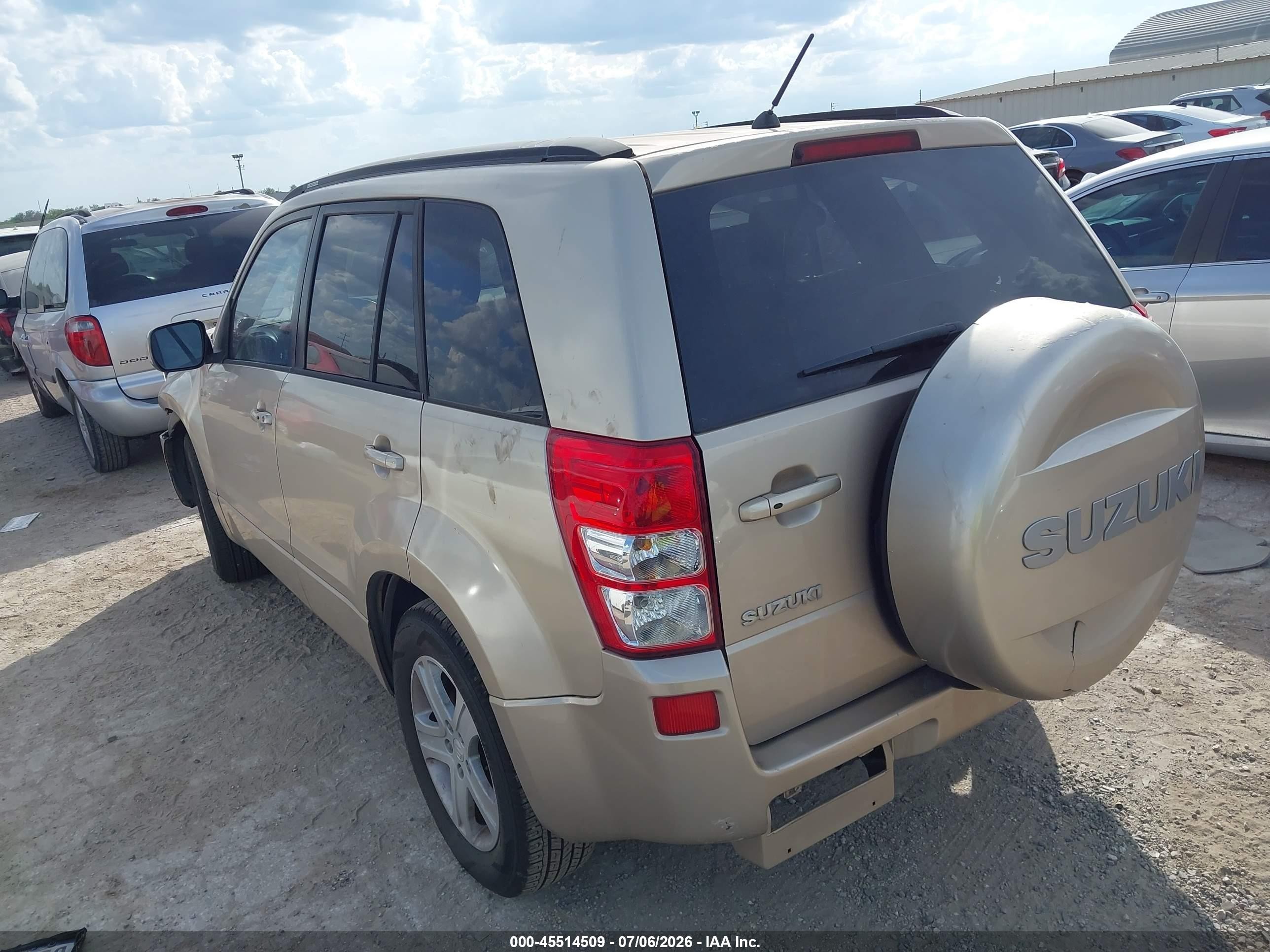 2006 Suzuki Grand Vitara Luxury Beige vin: JS3TE947264104499