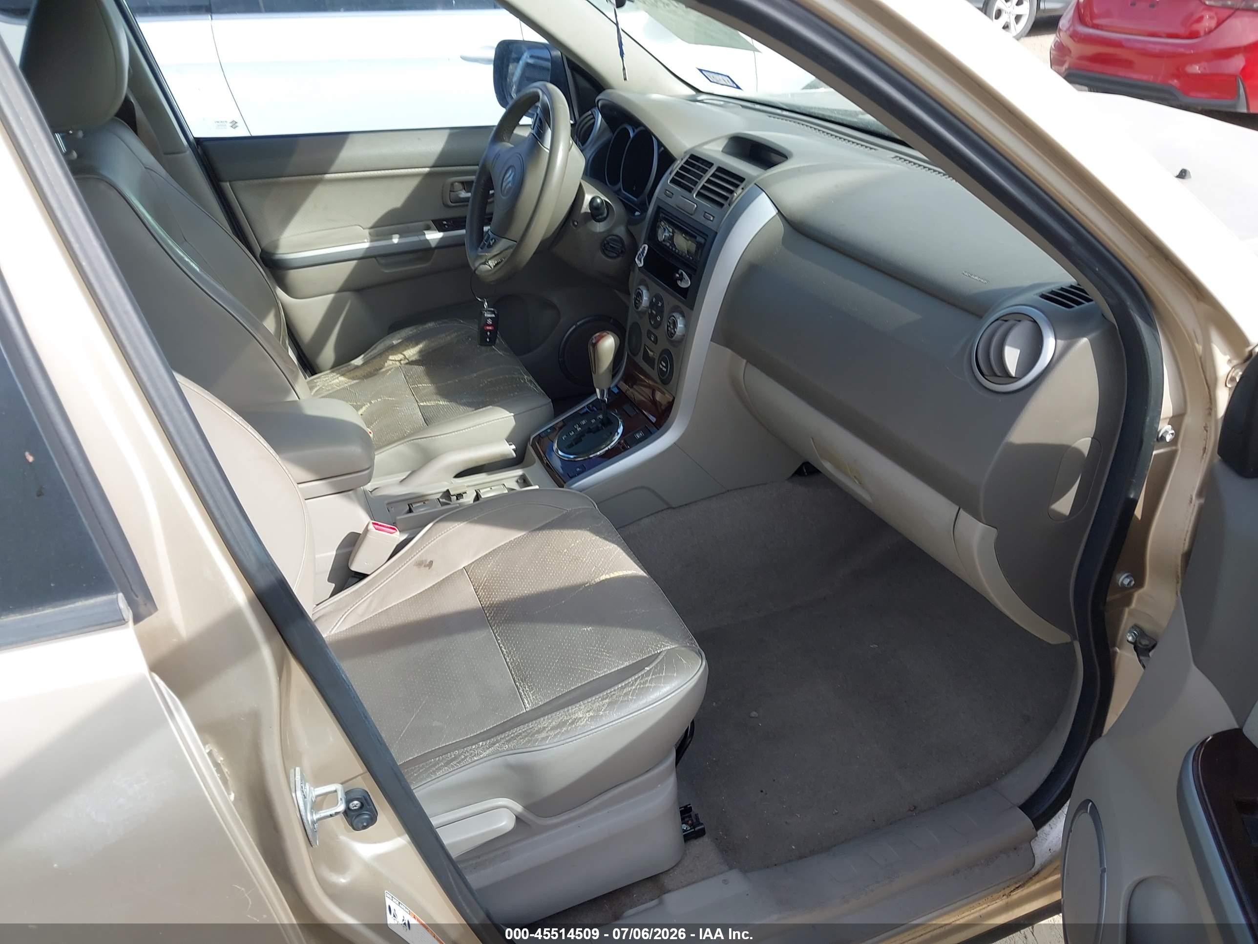 2006 Suzuki Grand Vitara Luxury Beige vin: JS3TE947264104499