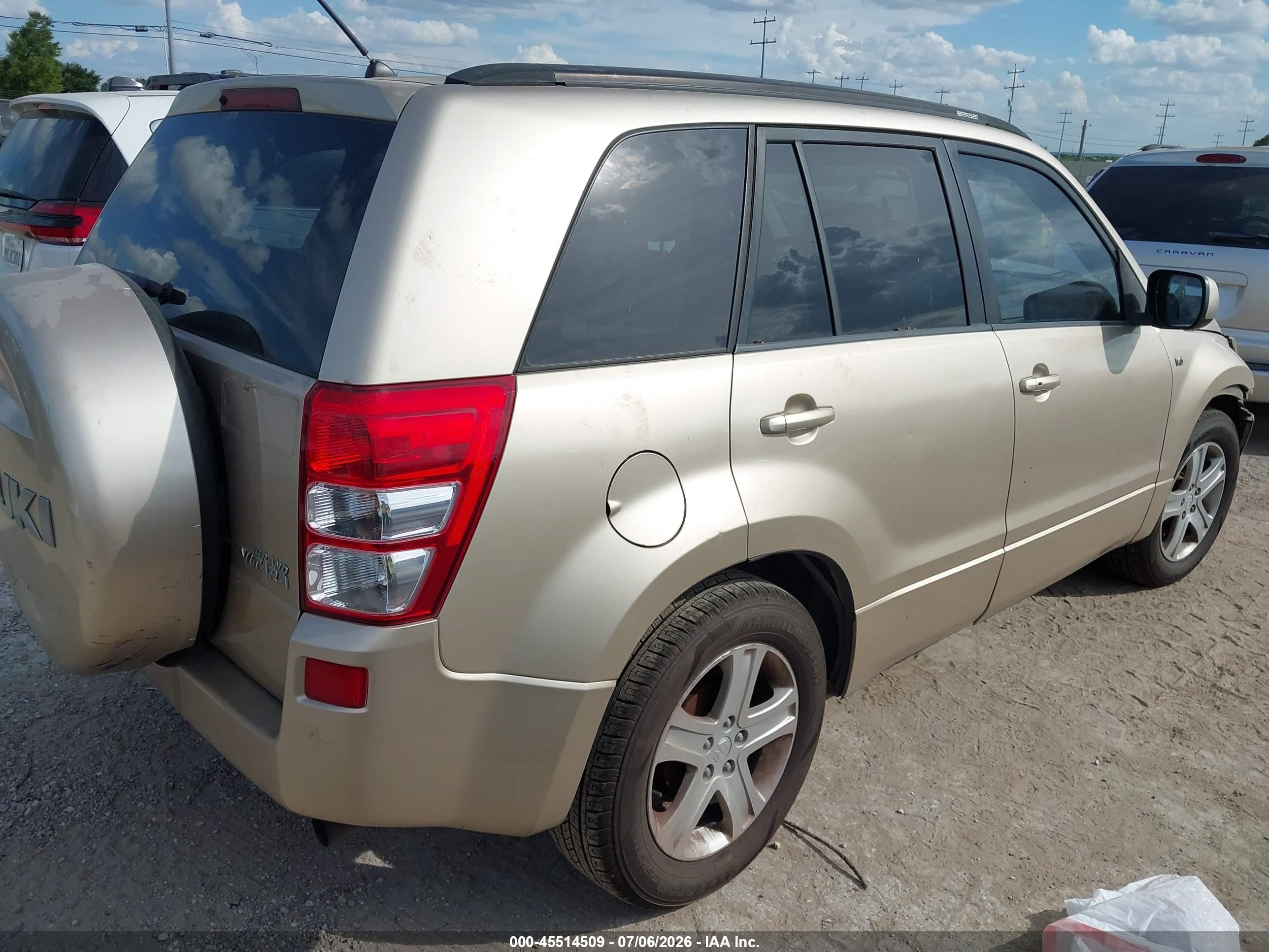 2006 Suzuki Grand Vitara Luxury Beige vin: JS3TE947264104499