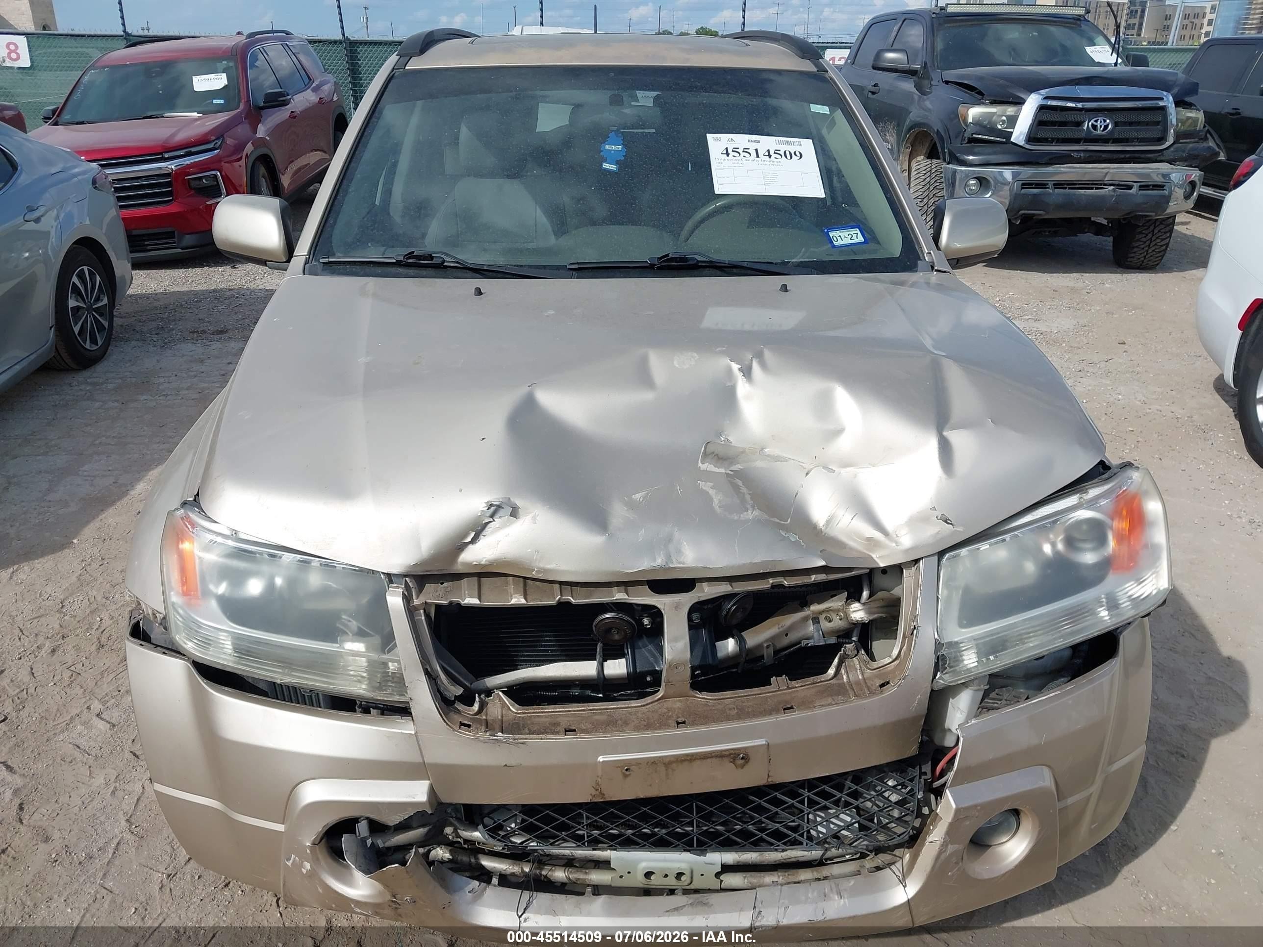 2006 Suzuki Grand Vitara Luxury Beige vin: JS3TE947264104499