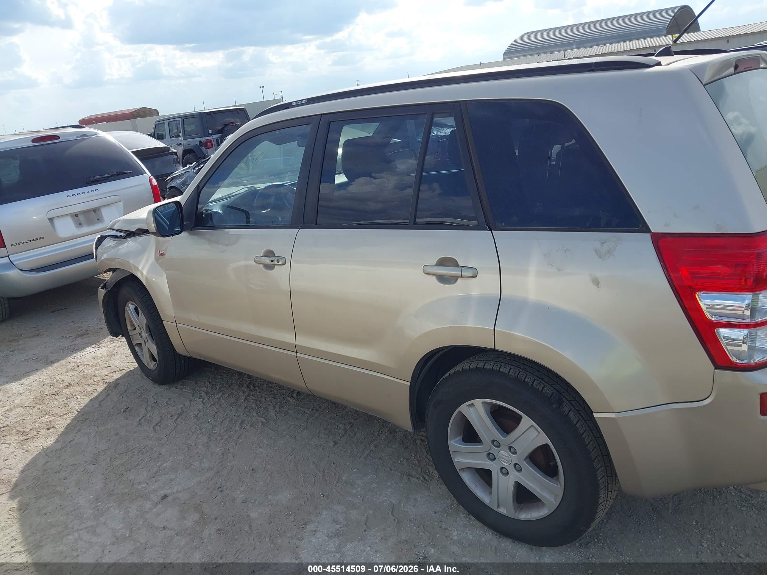 2006 Suzuki Grand Vitara Luxury Beige vin: JS3TE947264104499